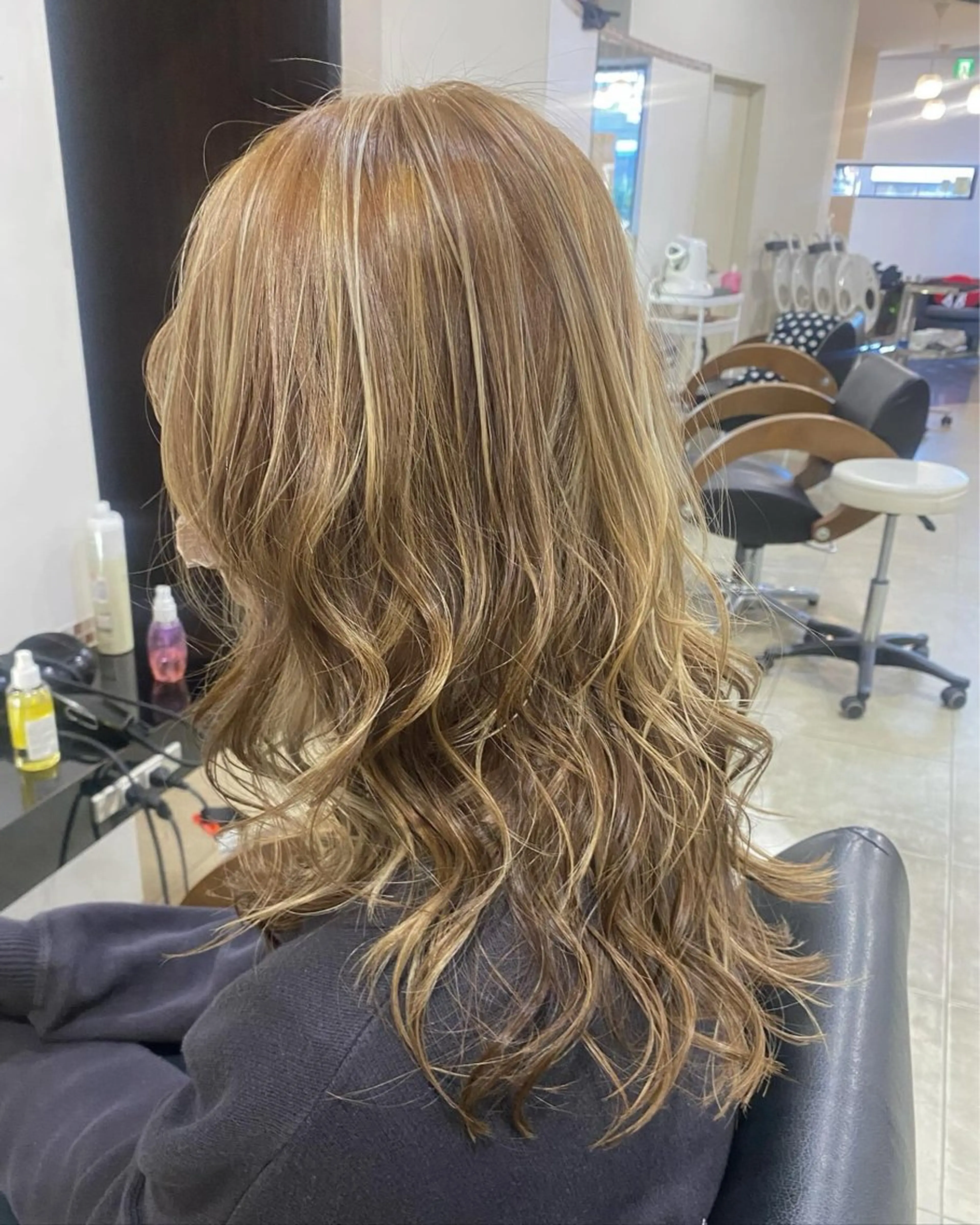 セミロング カラー ヘアアレンジ グラデーションカラー ハイライトカラー ハイライト 烏山 達也のヘアスタイル