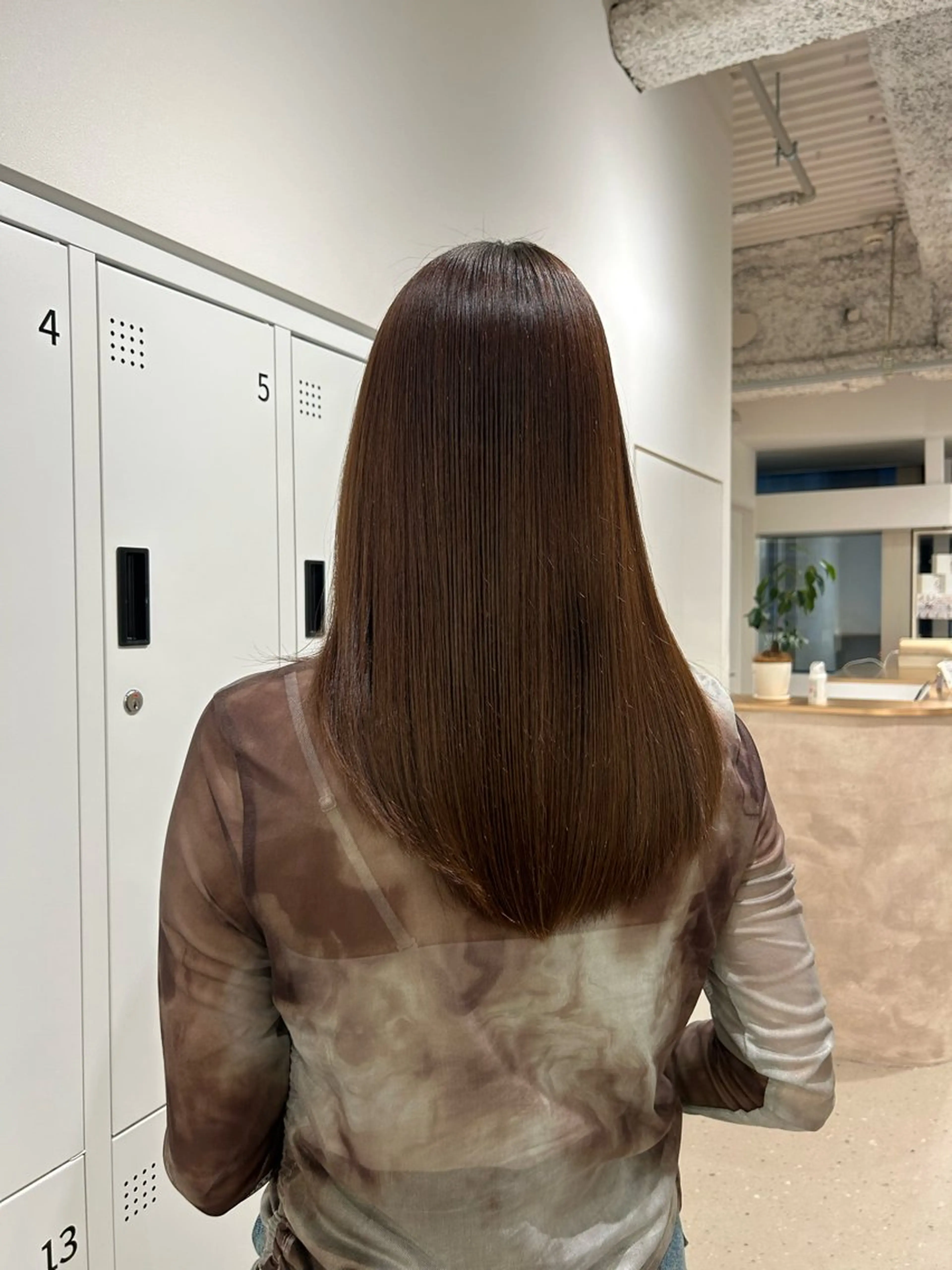 セミロング 縮毛矯正 小西 瑞穂のヘアスタイル