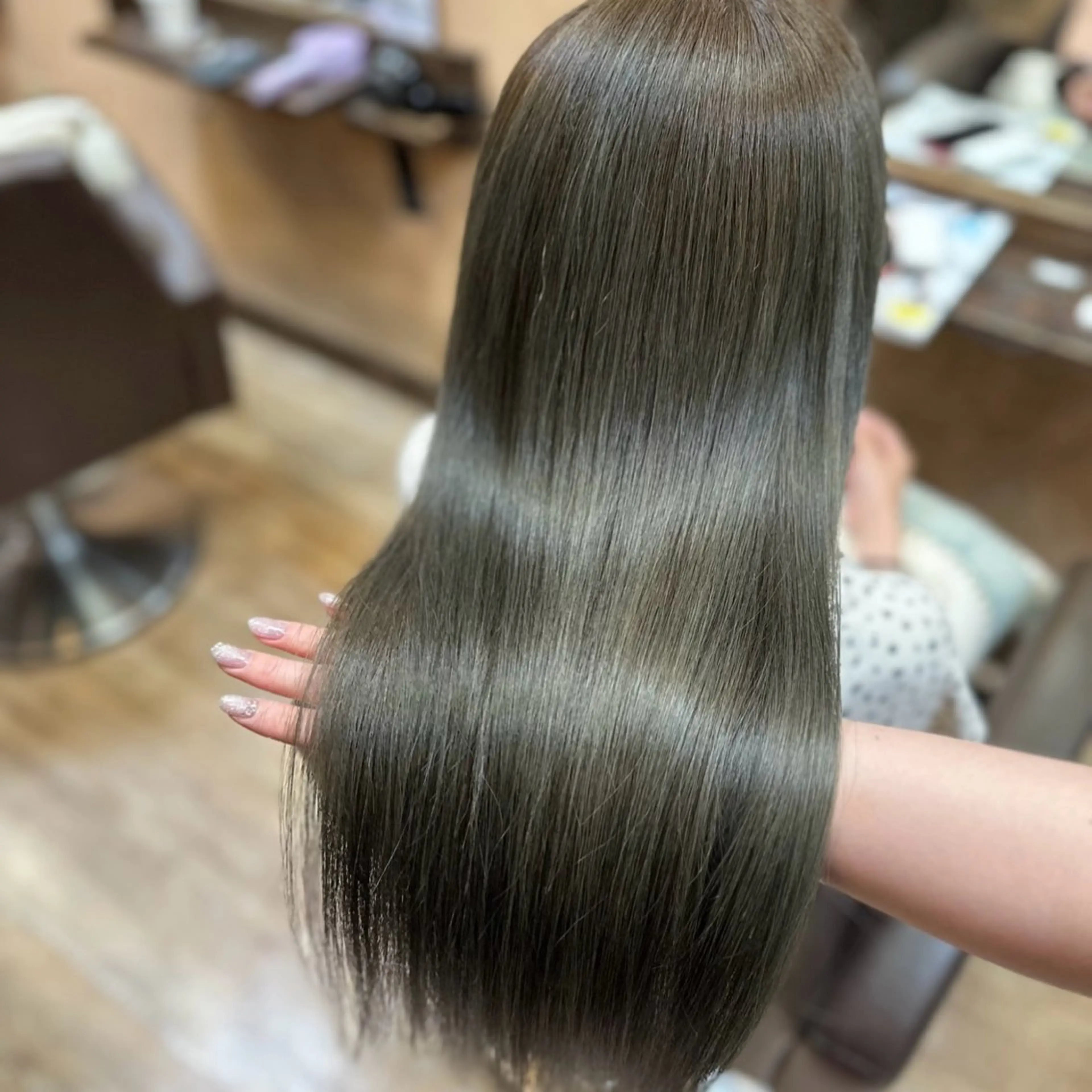 ロング カラー グレージュ オリーブグレージュ オリーブグレー ヘアカラー ブリーチ🩵レイヤー Maho🐻‍❄️のヘアスタイル
