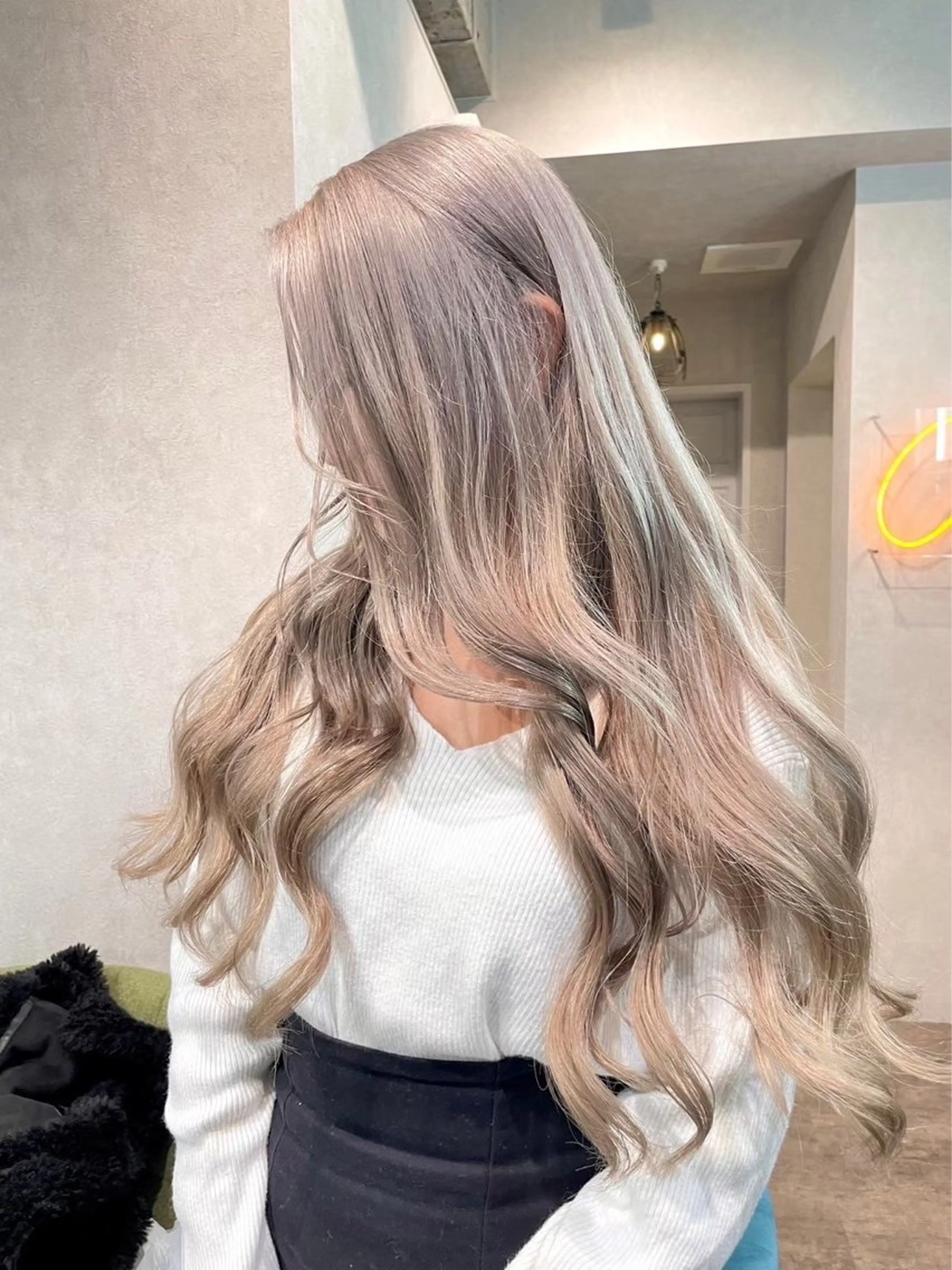 ロング ヘアアレンジ 切りっぱなしボブ ボブ くせ毛 顔まわりレイヤー 顔周りカット ヘアカラー iona/ハイトーン /ネイルのネイルデザイン