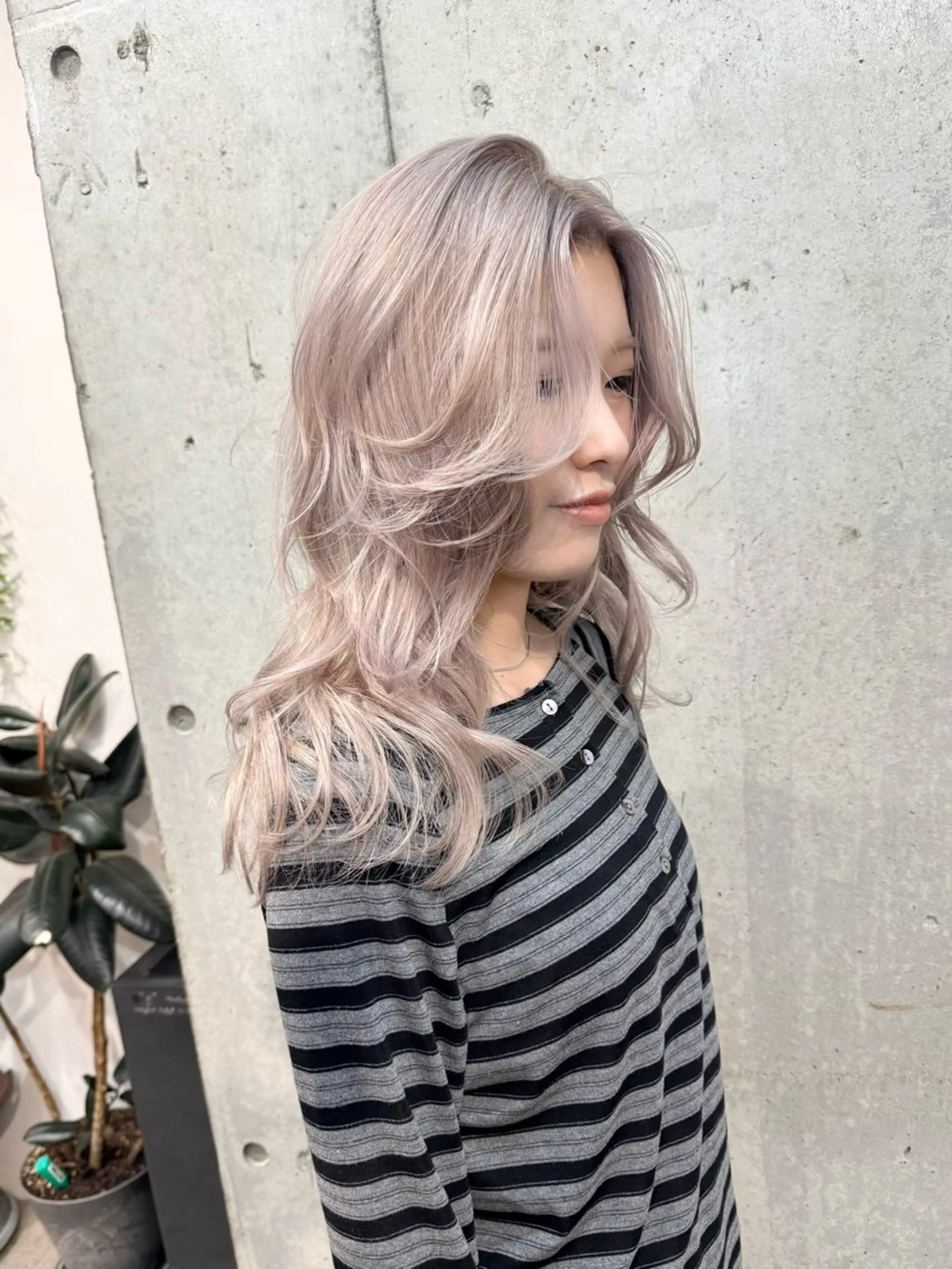 セミロング カラー バレイヤージュ ブリーチ ケアブリーチ ハイライトカラー インナーカラー ヘアカラー トリートメント lani ブリーチ /ダブルカラーのヘアスタイル