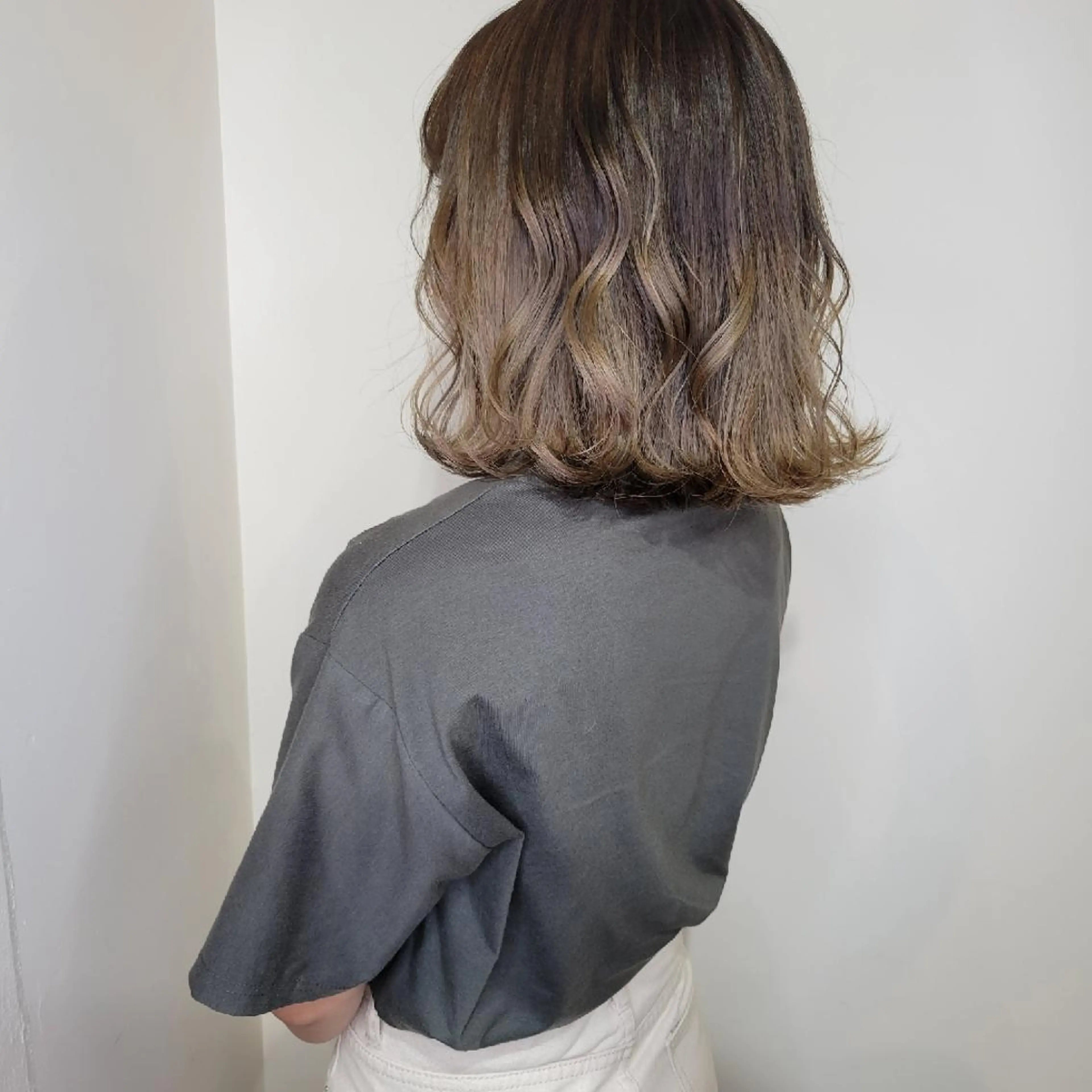 ミディアム カット ヘアカラー トリートメント 🇰🇷透明感×ハイ トーン🌟tomoのヘアスタイル