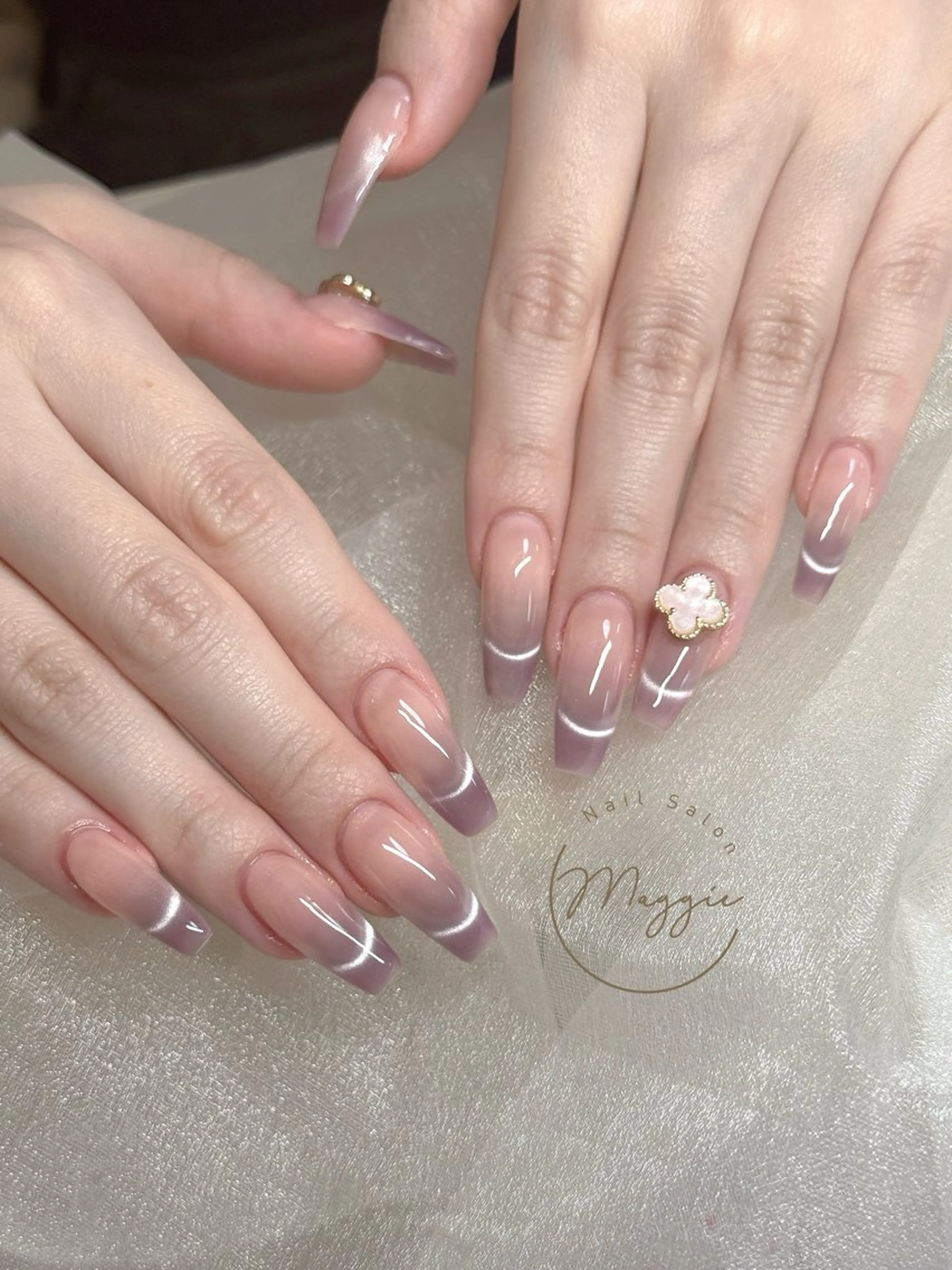 ネイル フレンチネイル マグネットネイル マグネットフレンチ ハンドネイル Maggie nailクロのネイルデザイン