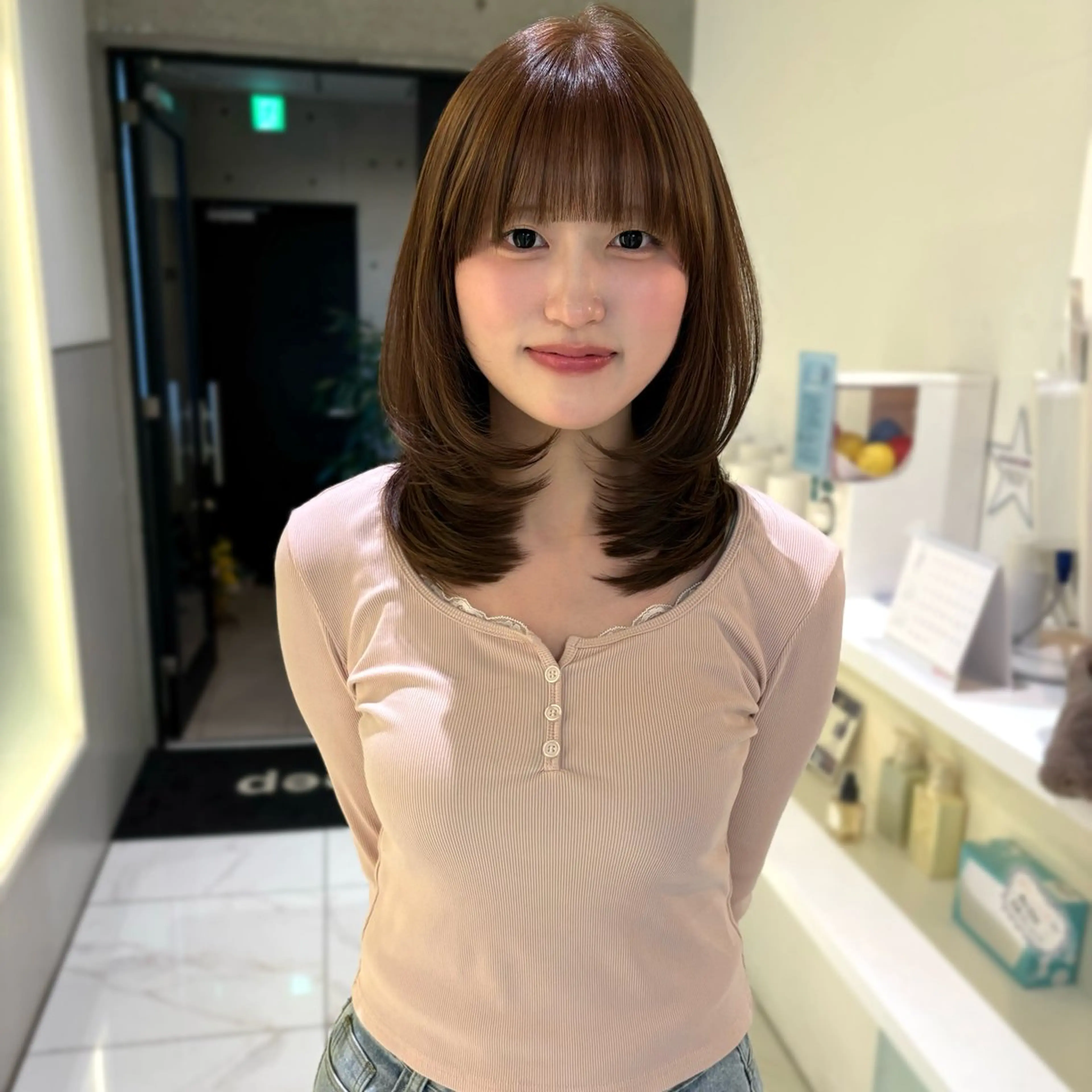 ミディアム カラー ブリーチ ブリーチなしカラー レイヤーカット ヘアカラー トリートメント riko/レイヤー カット/ヘアセットのヘアスタイル