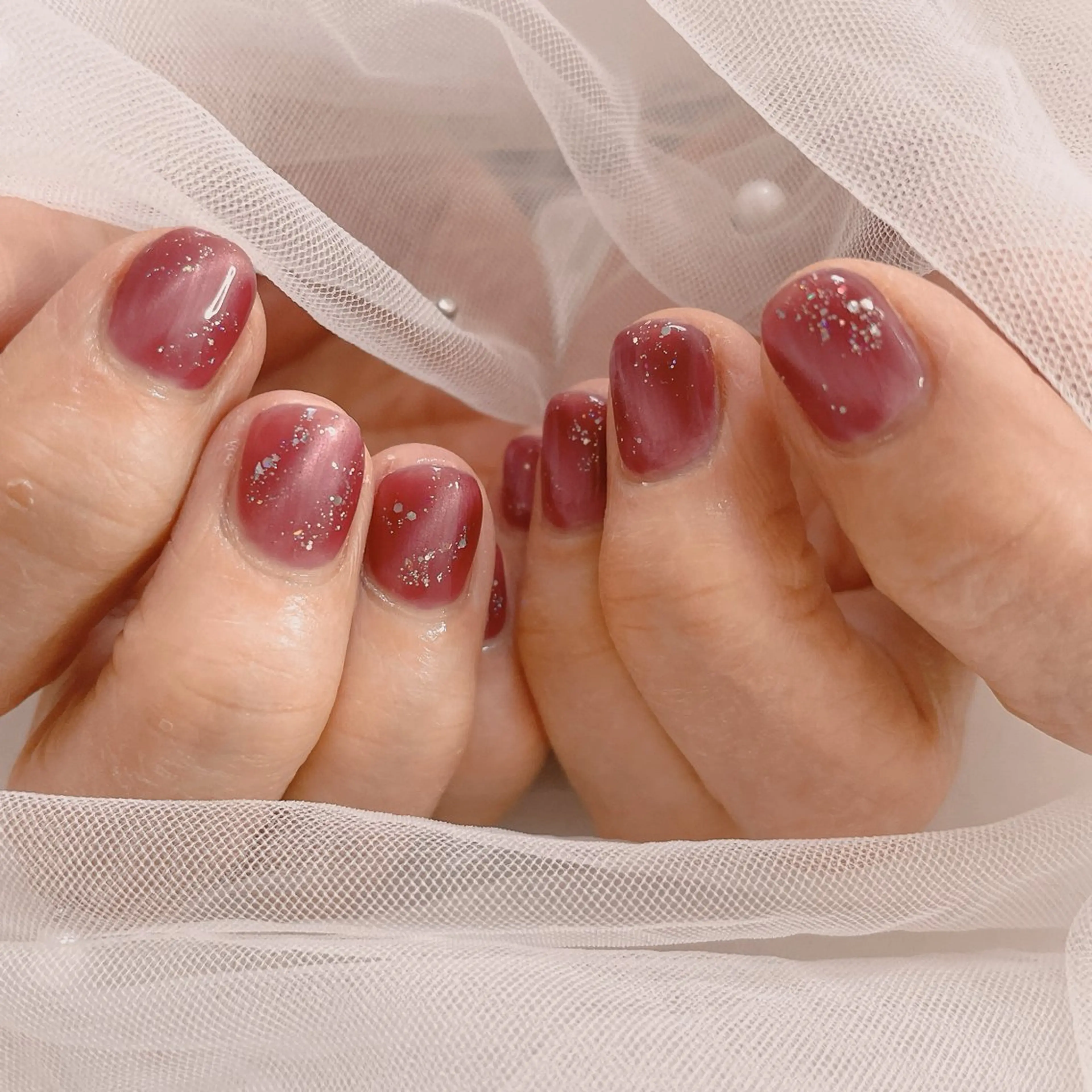 ネイル キラキラネイル ラメ(グリッター) マグネットネイル 赤色 ハンドネイル ネイルサロン なっちゃん(古千谷)のネイルデザイン