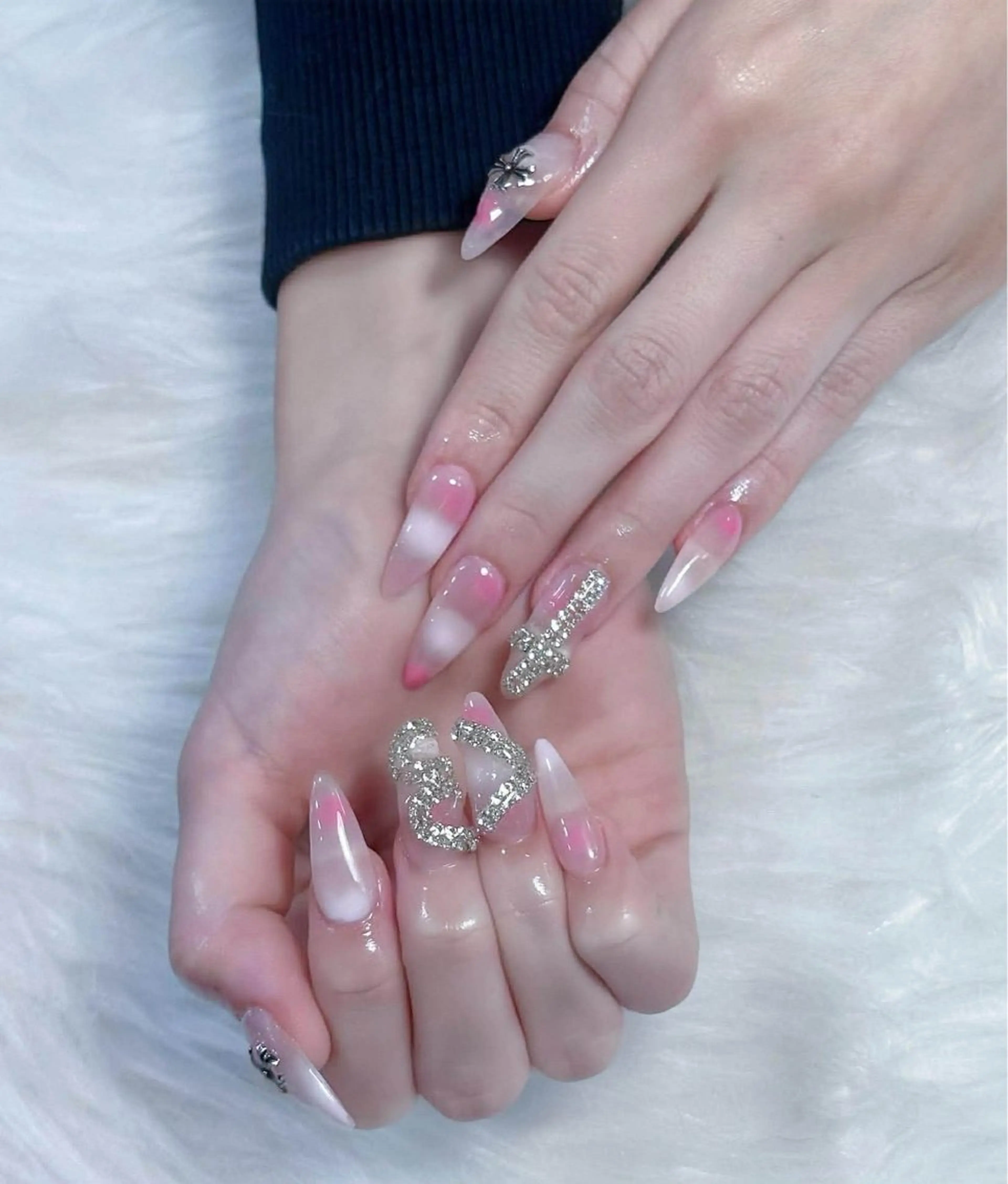 ネイル 長さ出し フレンチネイル グラデーション キラキラネイル 韓国ネイル ハンドネイル Hana Nail Salonのネイルデザイン