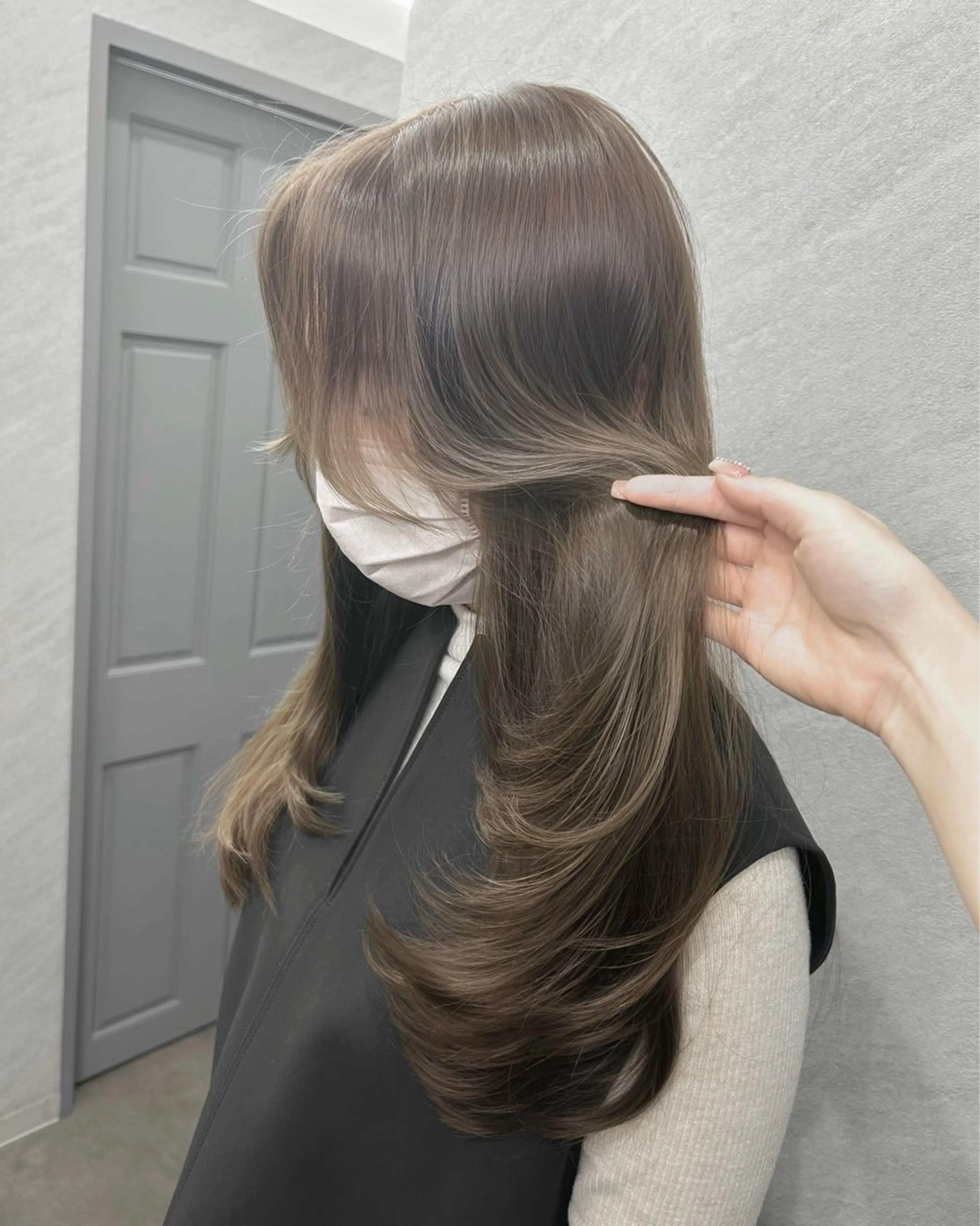 ロング カラー ベージュカラー 透明感カラー オリーブベージュ カット ヘアカラー トリートメント 🌸MAYU🌸 ハイトーン➕レイヤーのヘアスタイル