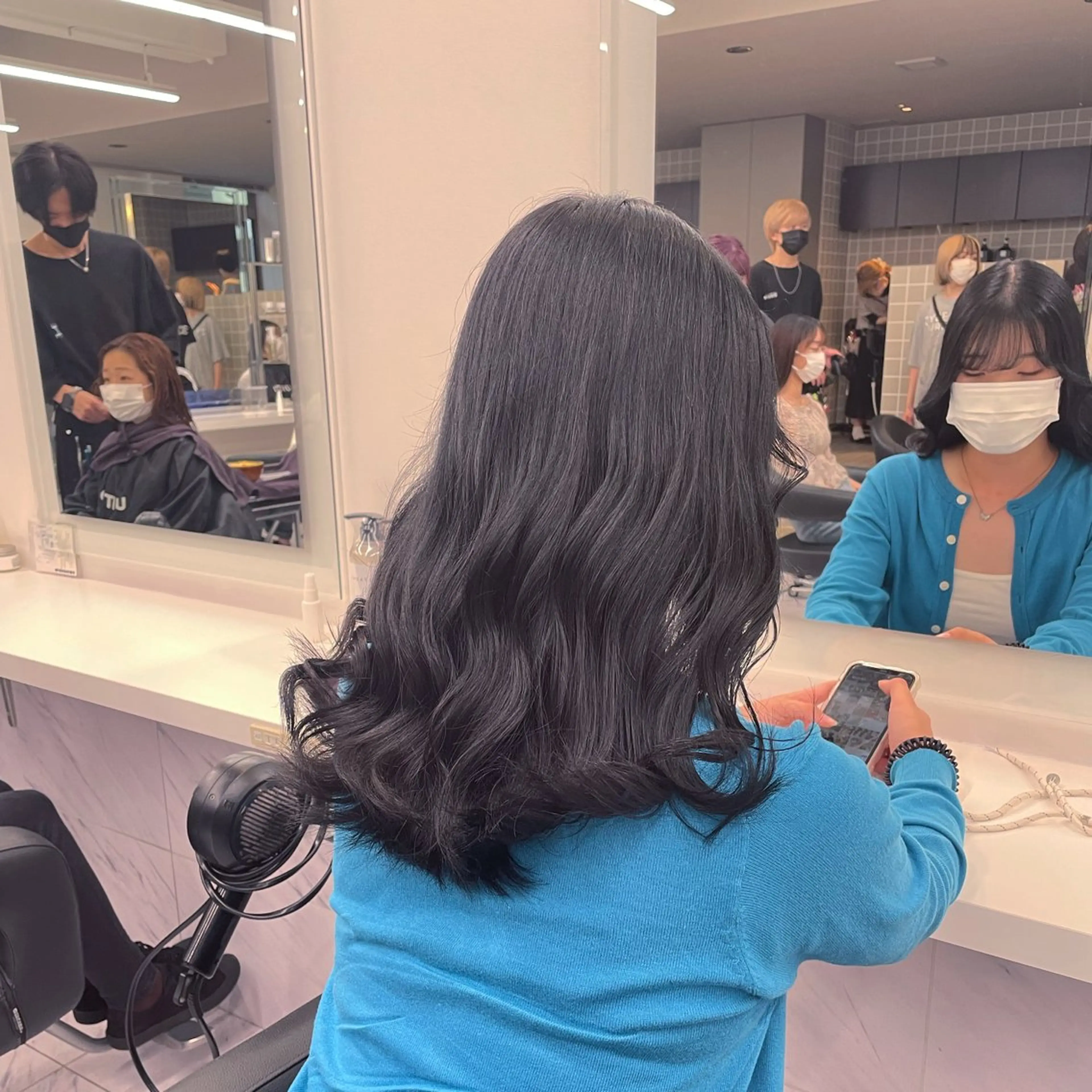セミロング カラー パーマ ヘアアレンジ メンズ キッズ カット ヘアカラー トリートメント 🦋韓国レイヤー｜ 透明感グレージュ🦋のヘアスタイル