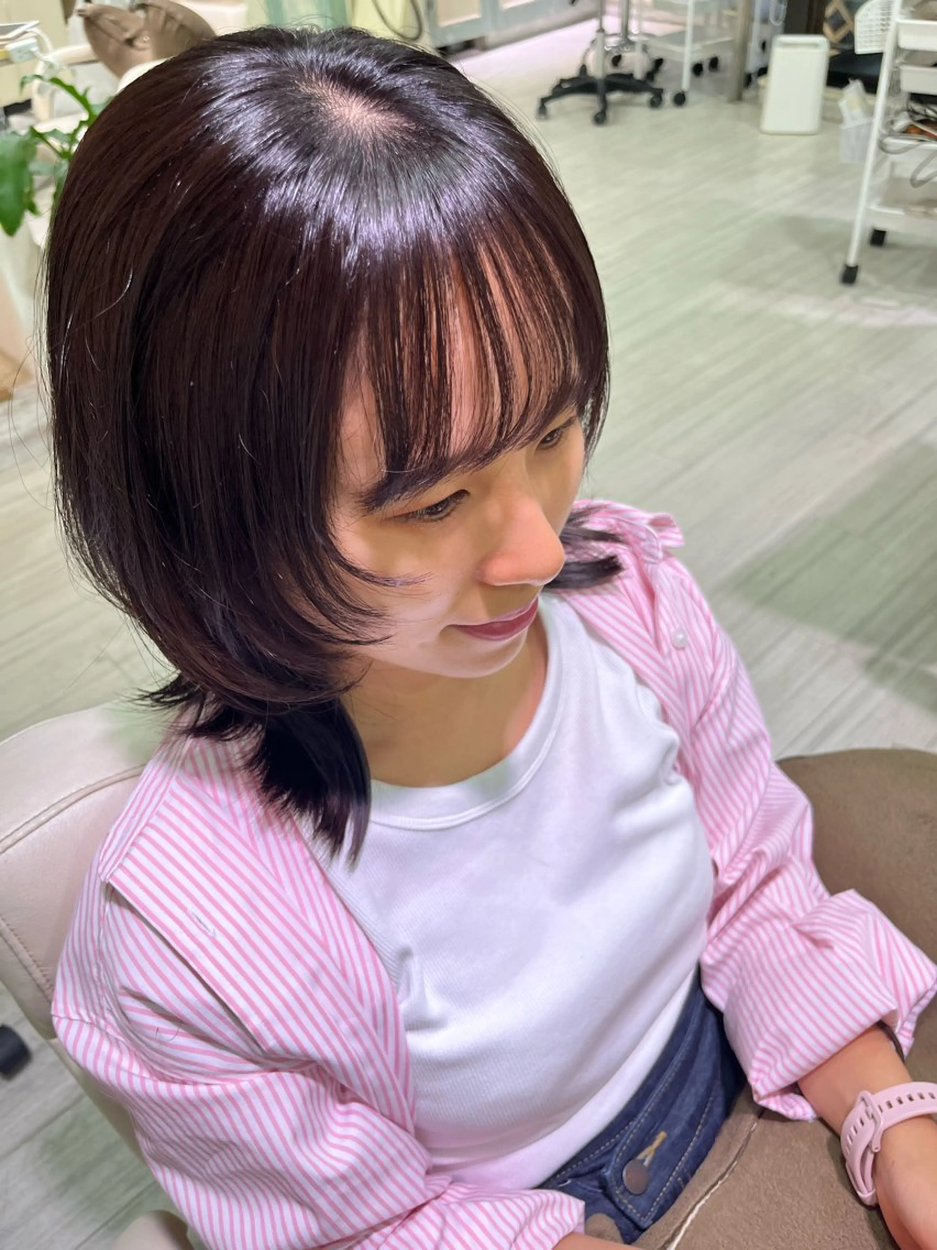 ミディアム ウルフカット カット ヘアカラー トリートメント 坂口 愛のヘアスタイル