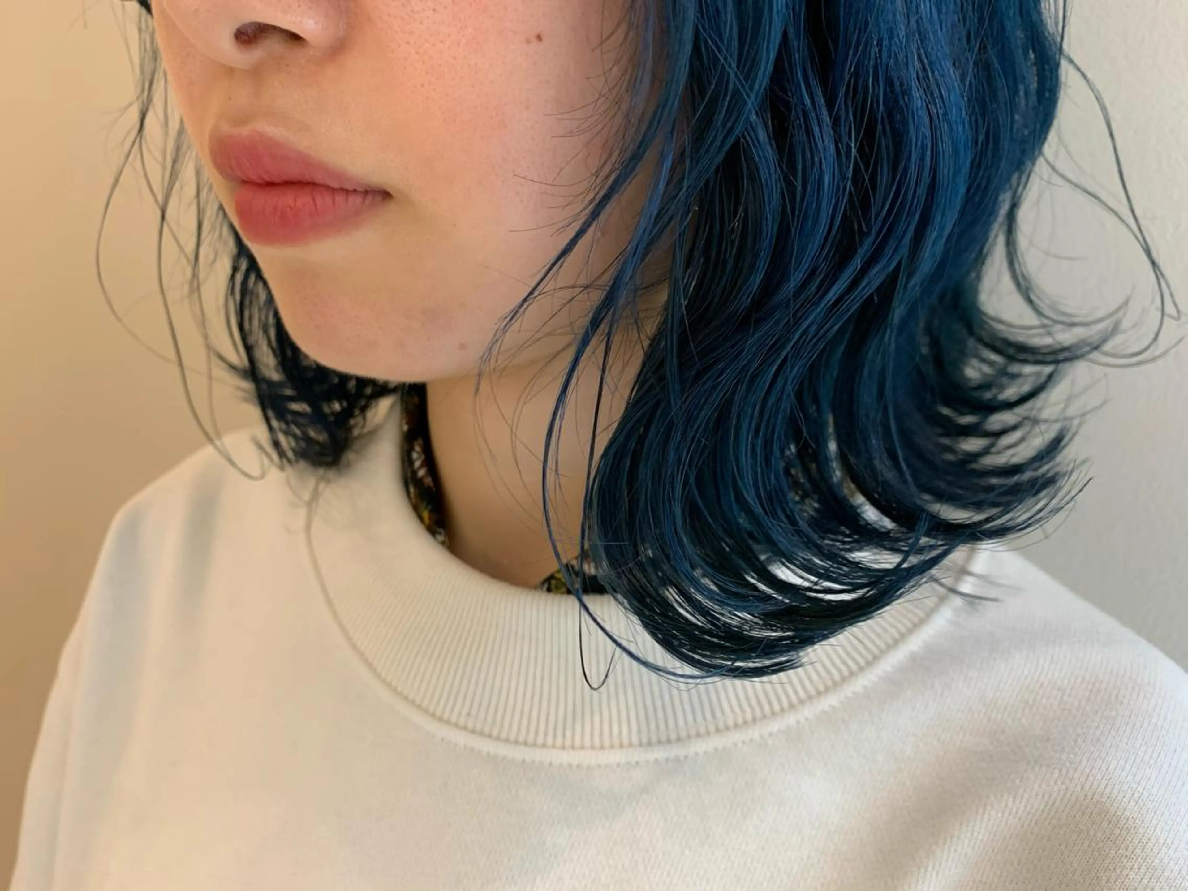 ショート カラー ブルーカラー ネイビーカラー 顔まわりカット✄ ベージュカラー🧸のヘアスタイル