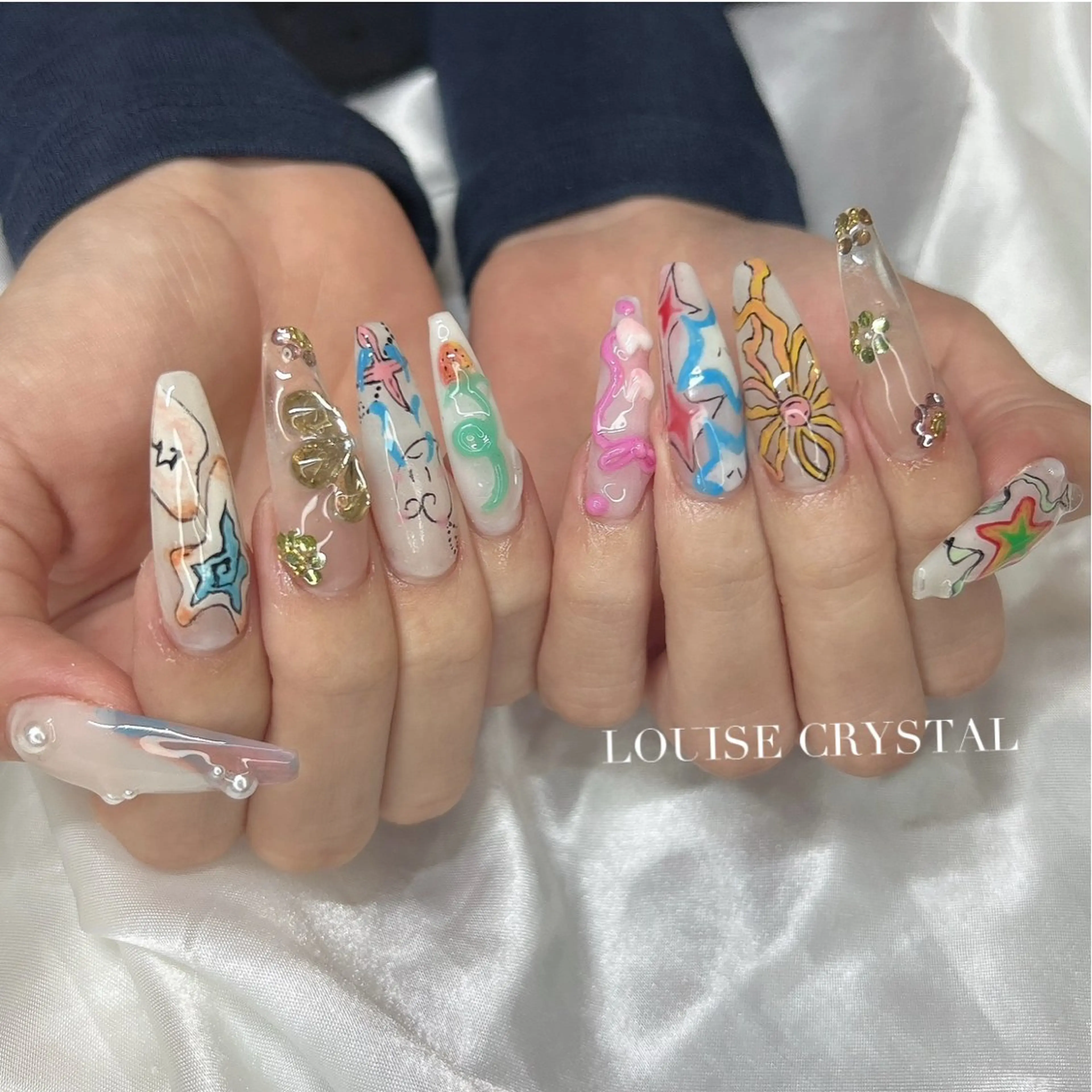 ネイル ハンドネイル LOUISE CRYSTALのネイルデザイン