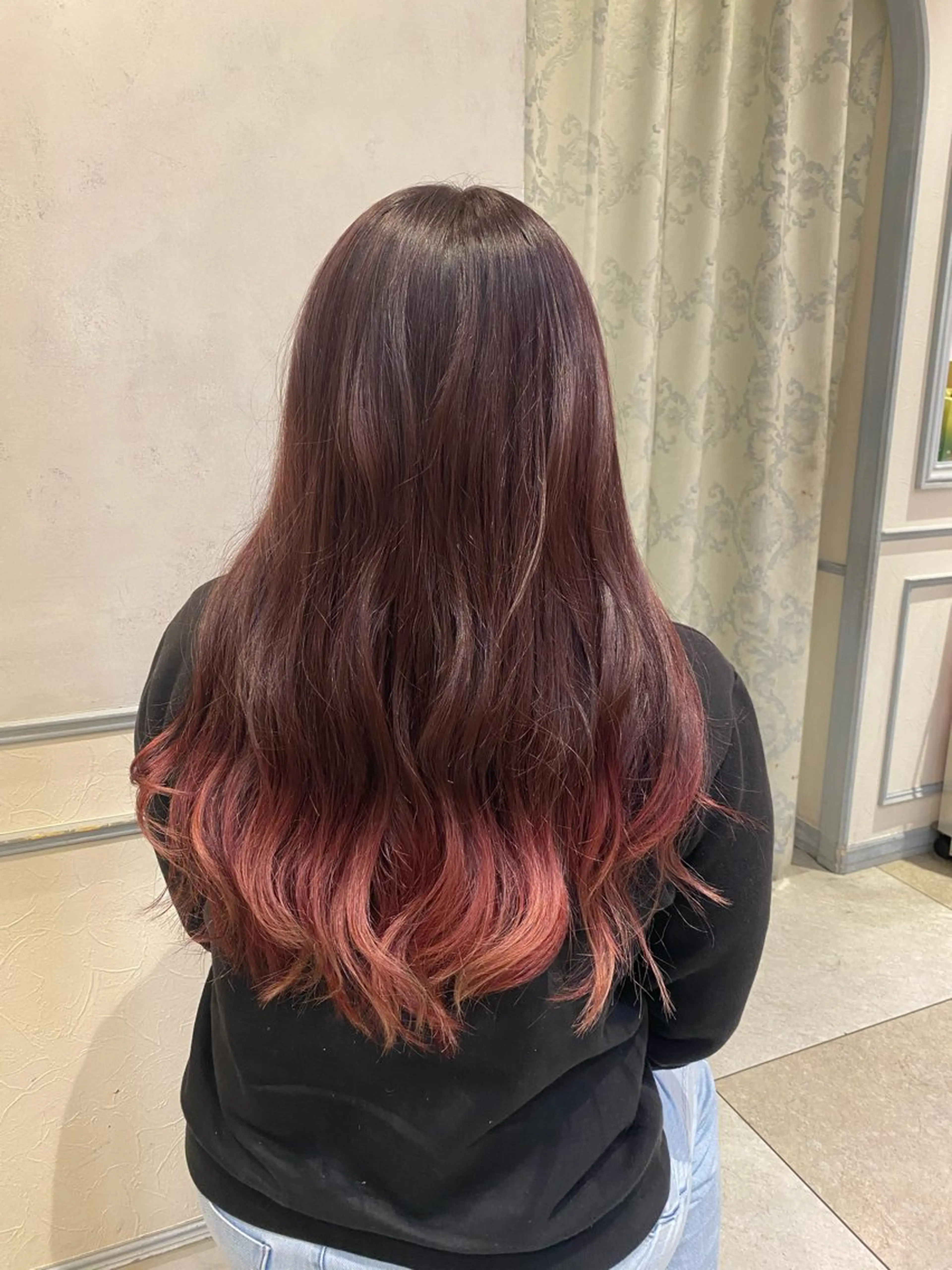 ロング カラー ブリーチ グラデーションカラー ピンクカラー 池西 佳穂のヘアスタイル