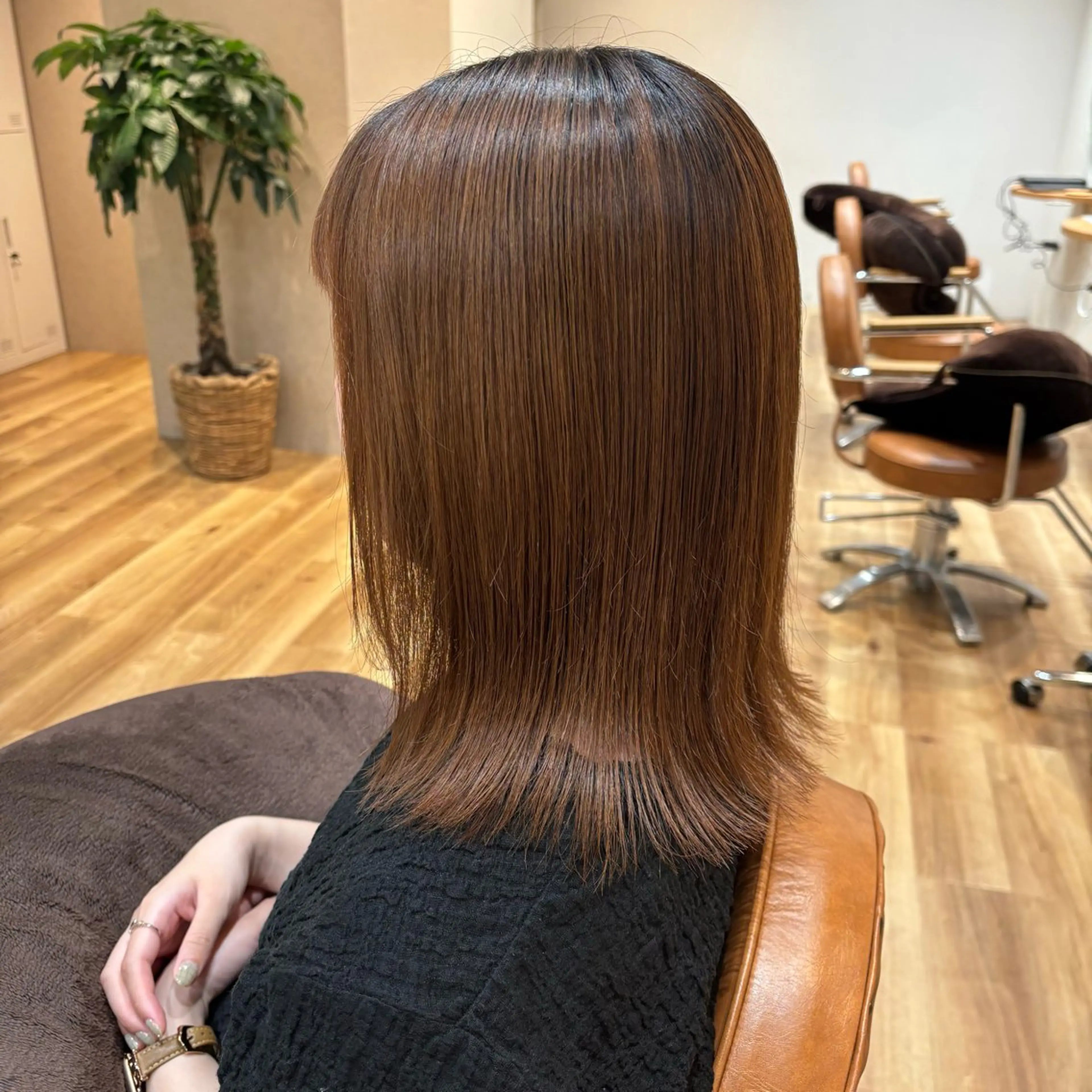 ミディアム 小西 七菜子のヘアスタイル