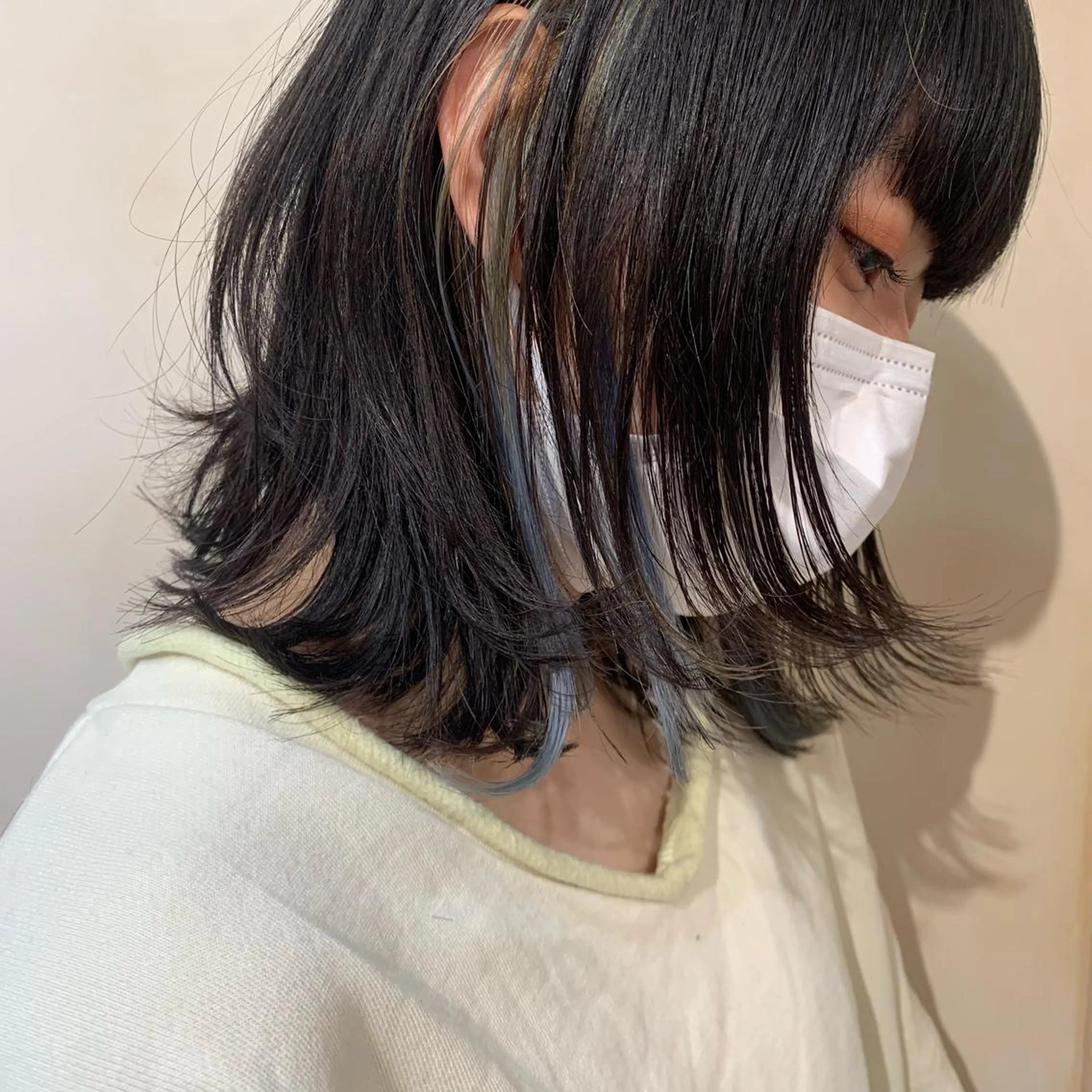 ミディアム レイヤーカット ウルフカット 福代 茉耶のヘアスタイル