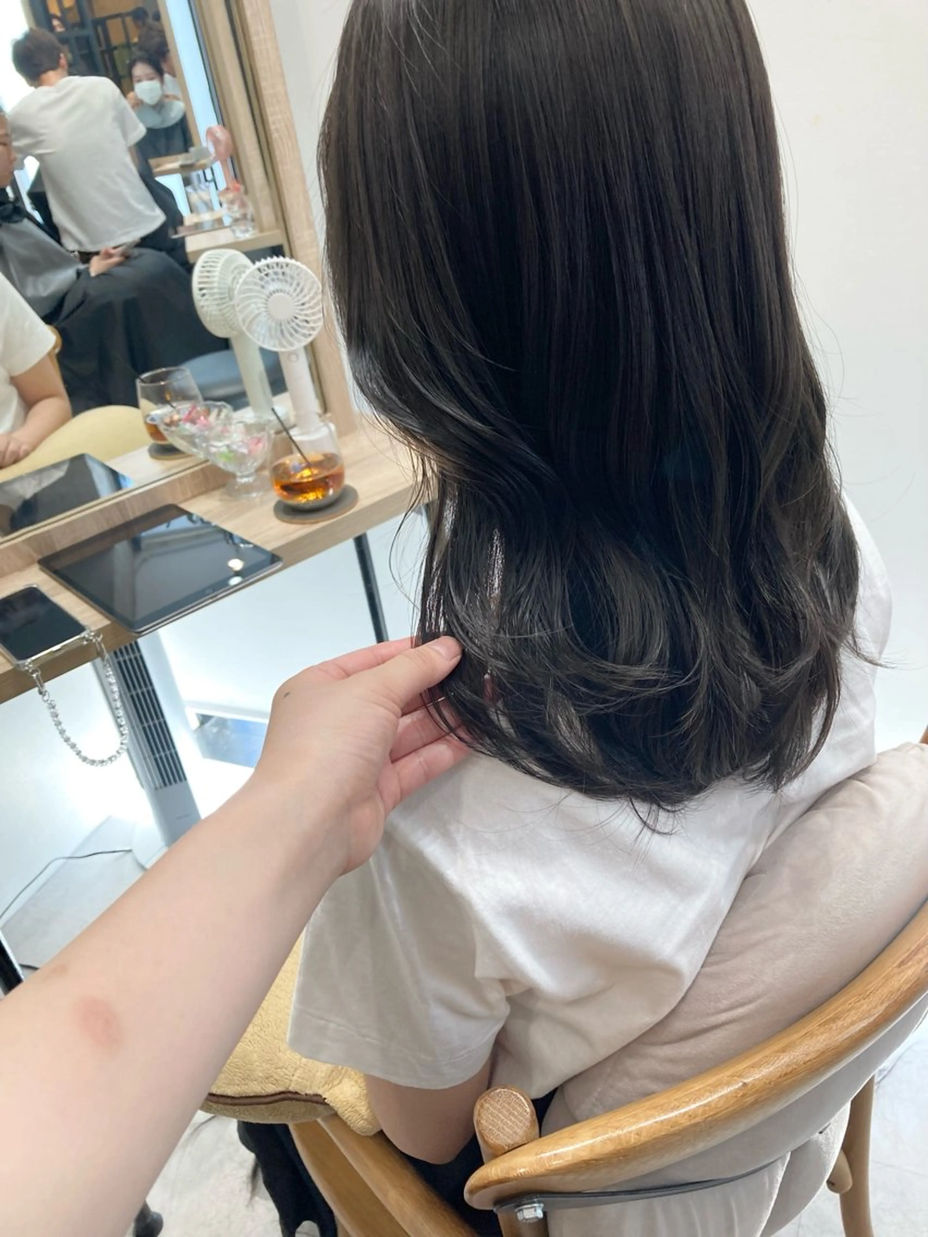 ミディアム ✨色持ちの良い艶 カラー✨蟹江真世のヘアスタイル