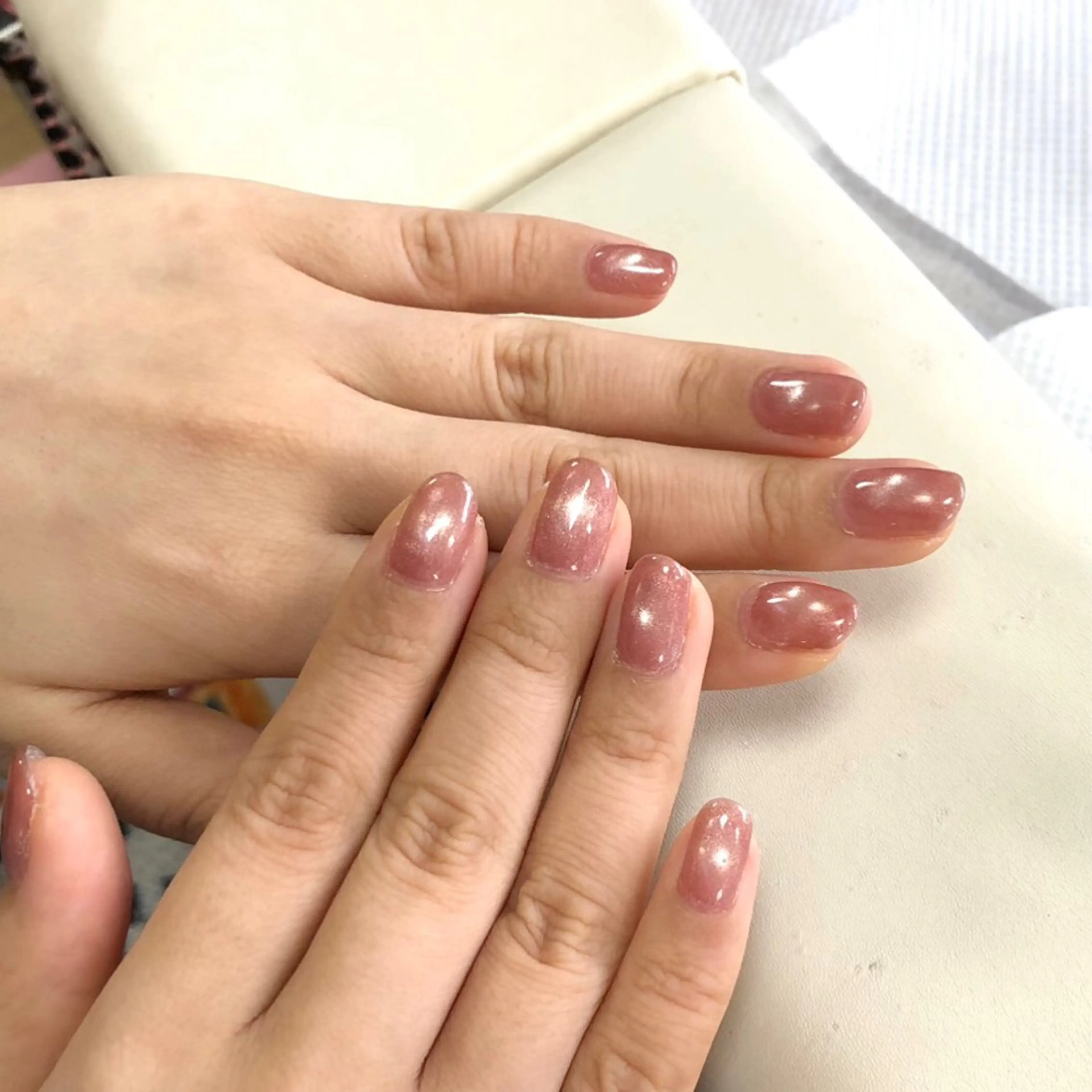 ネイル マグネットネイル ピンク 赤色 シンプルネイル ハンドネイル salon *meehoのネイルデザイン