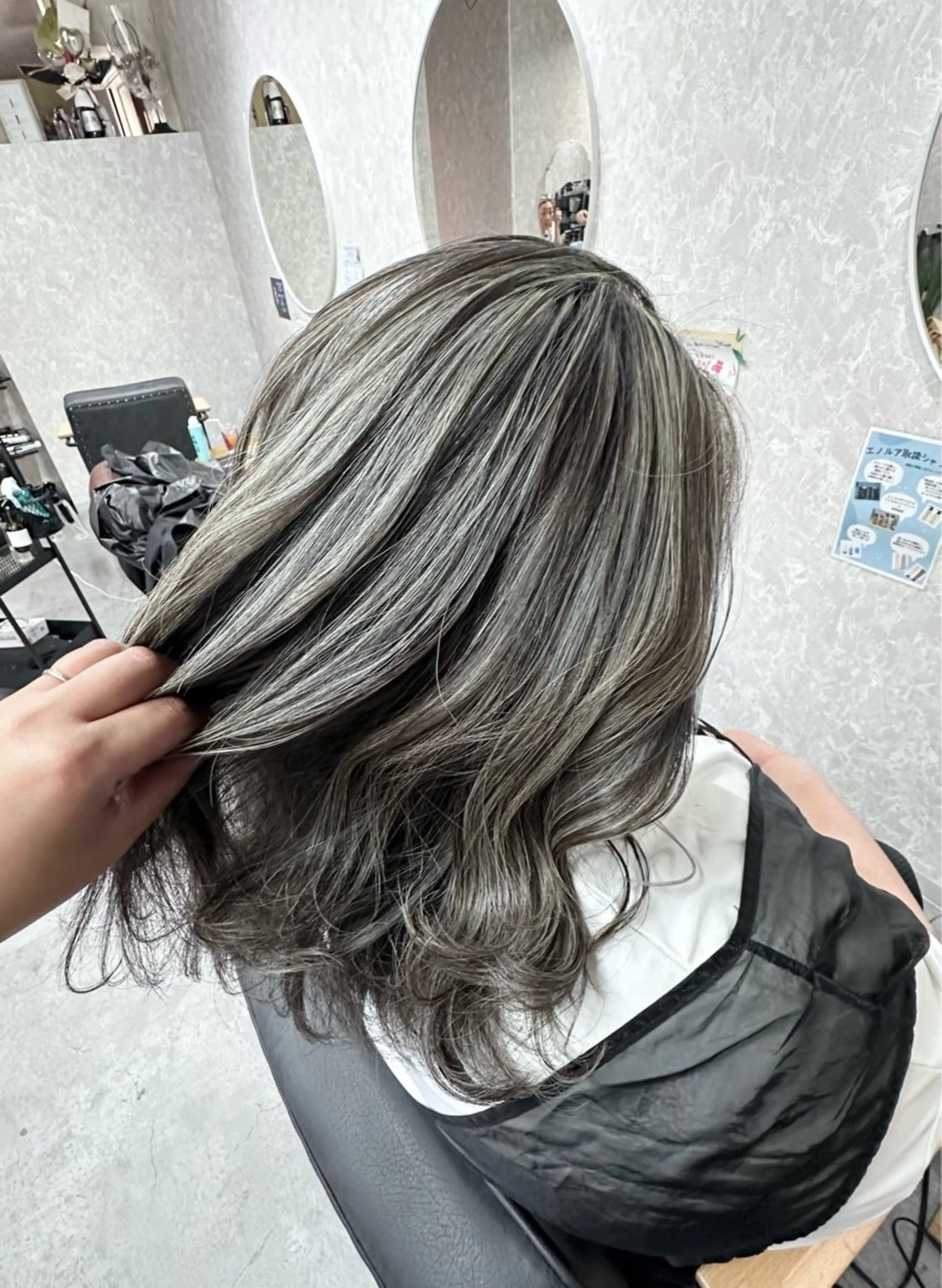 セミロング ハイライト 横田 ひかるのヘアスタイル