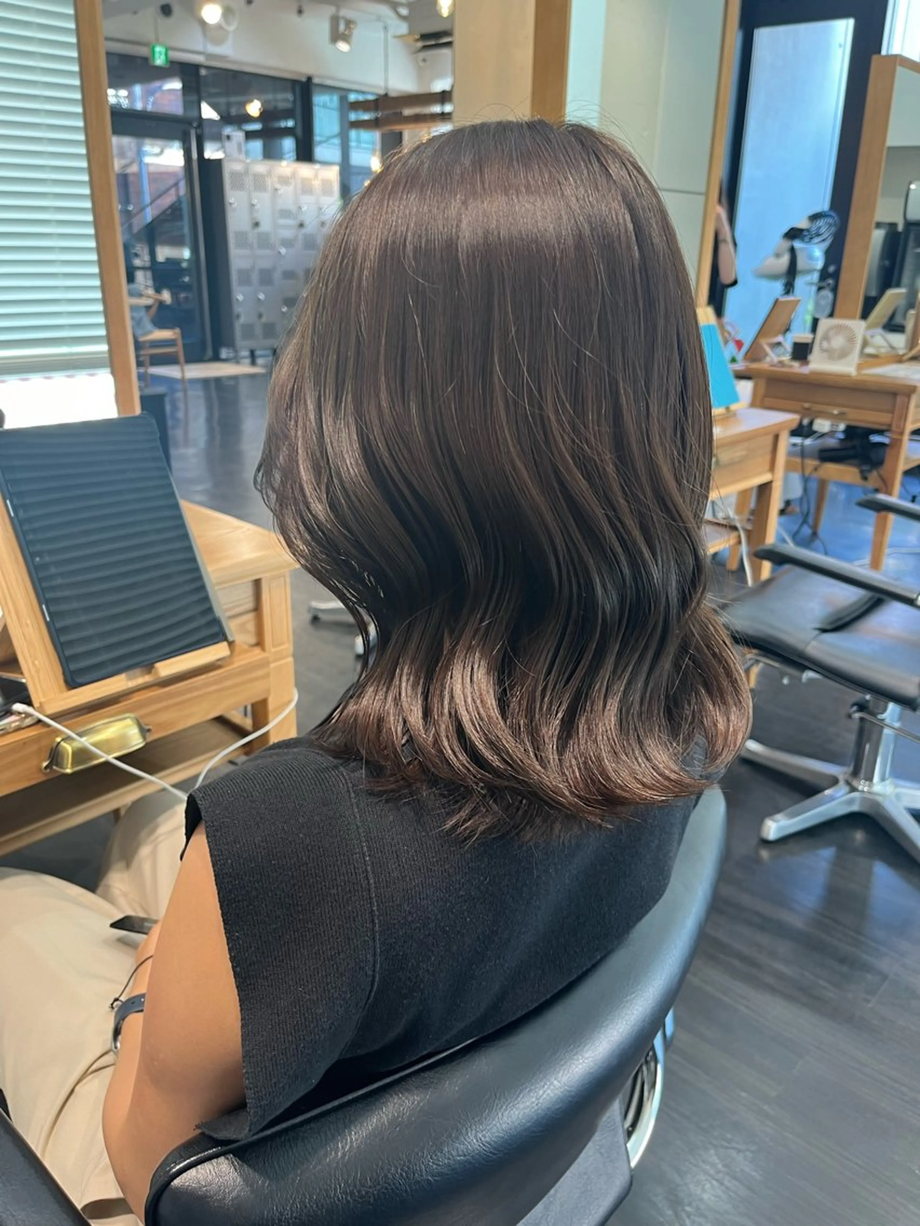 ミディアム カラー 細田 碧のヘアスタイル