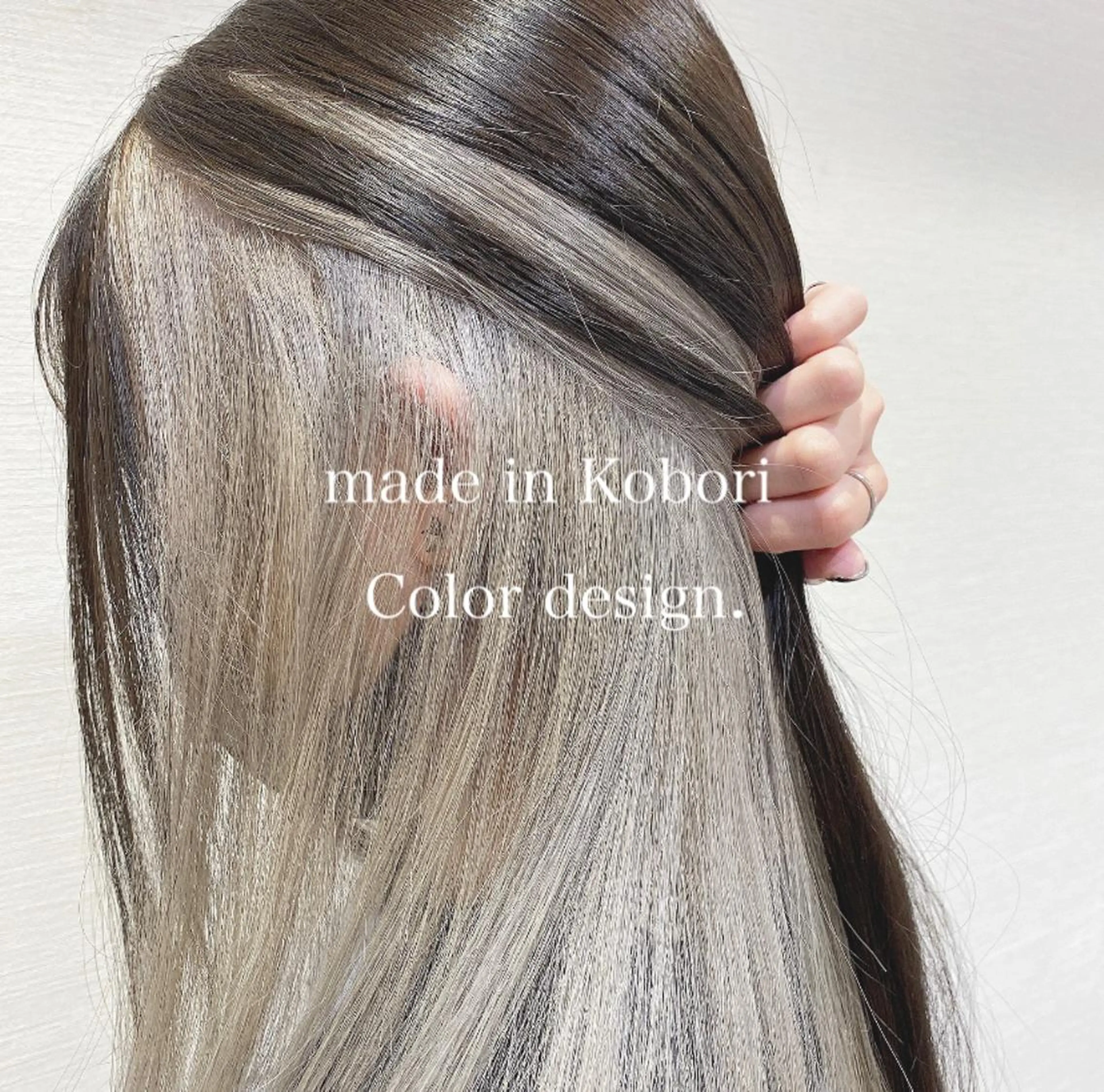 ロング カラー ベージュカラー 透明感カラー ホワイトベージュ レイヤーカット/ 前髪顔周りカットのヘアスタイル