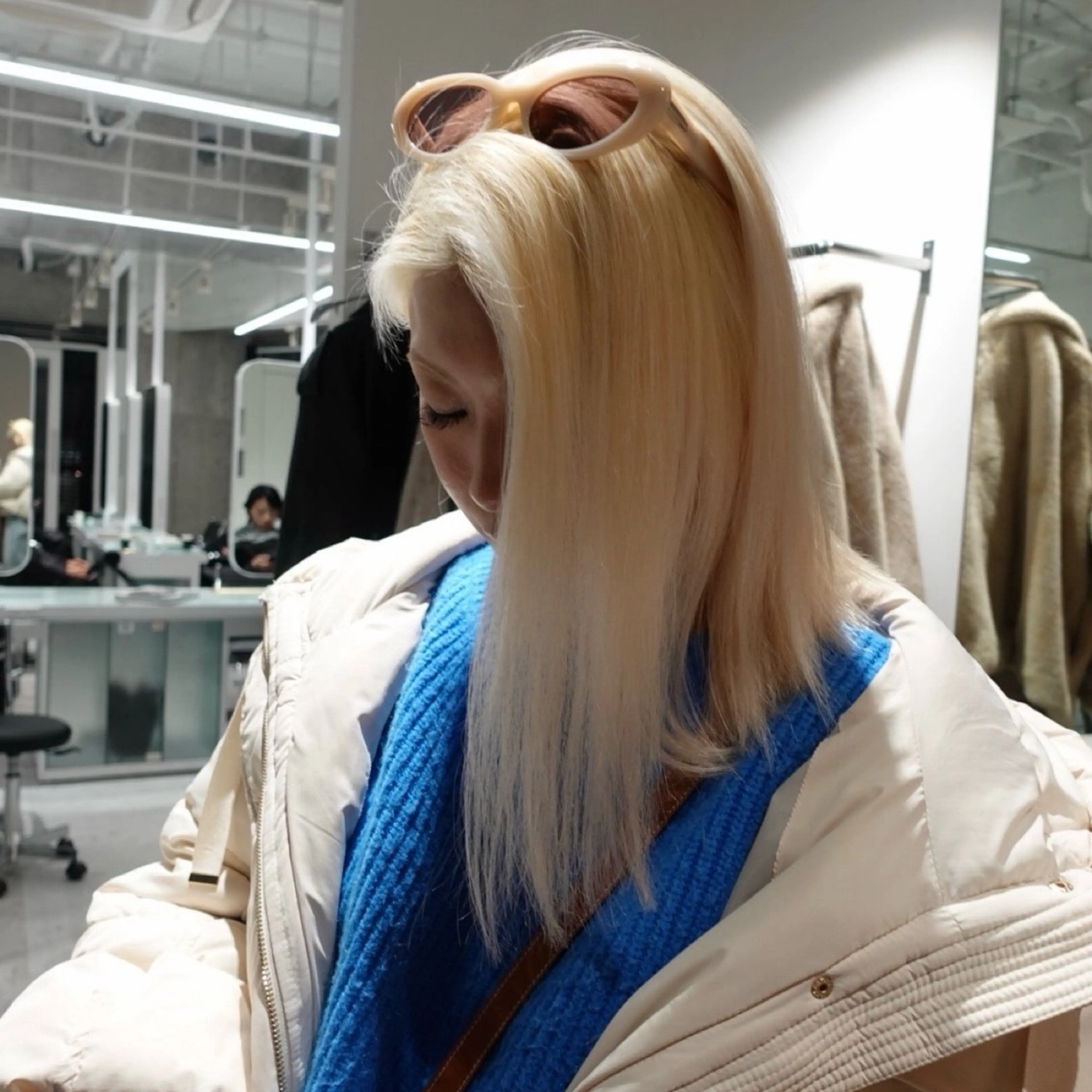 ミディアム カラー ヘアアレンジ ブロンド ハイトーンカラー ヘアカラー 🌐サトウ リョウ🌐のヘアスタイル