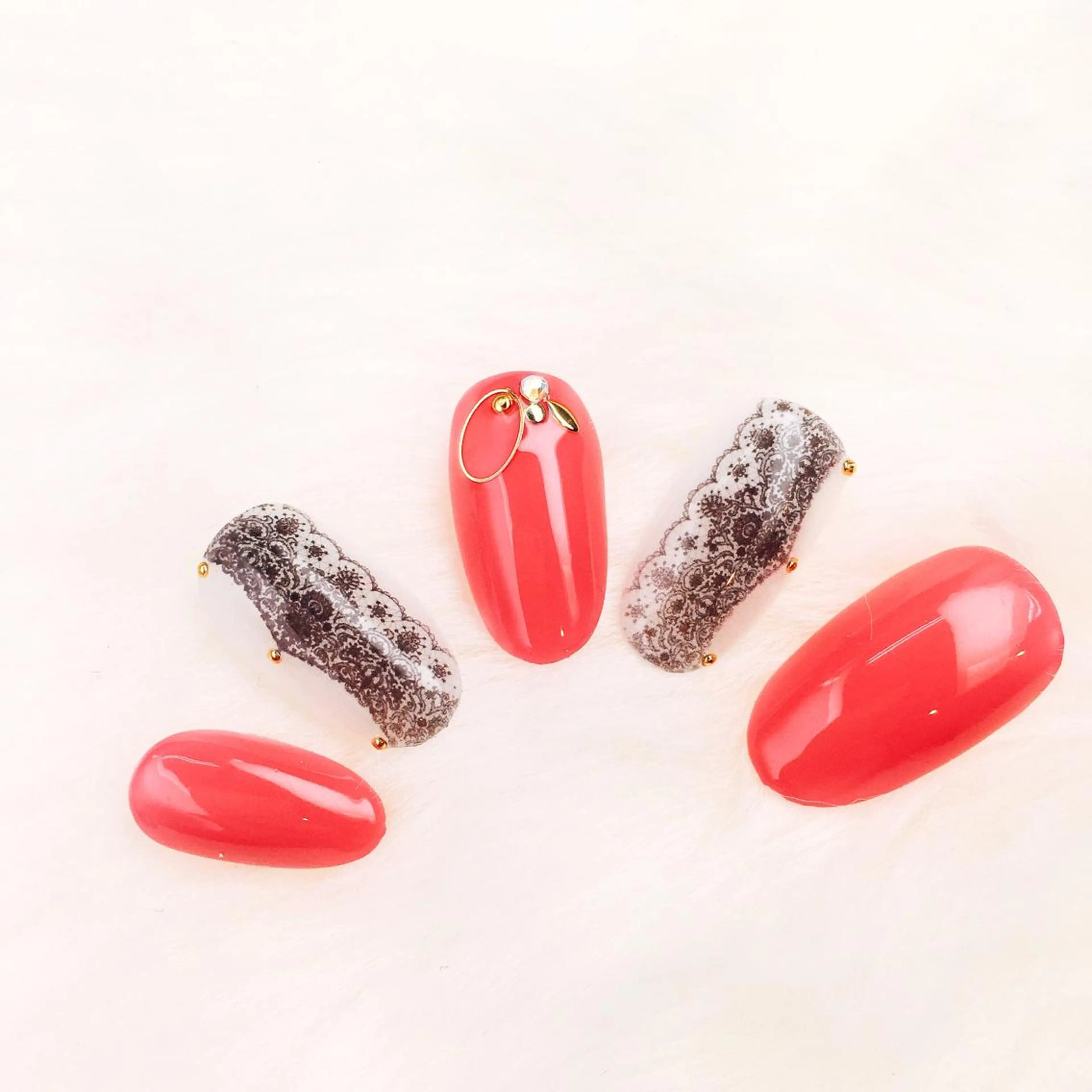 ネイル ストーンネイル 坪野 めぐみのネイルデザイン