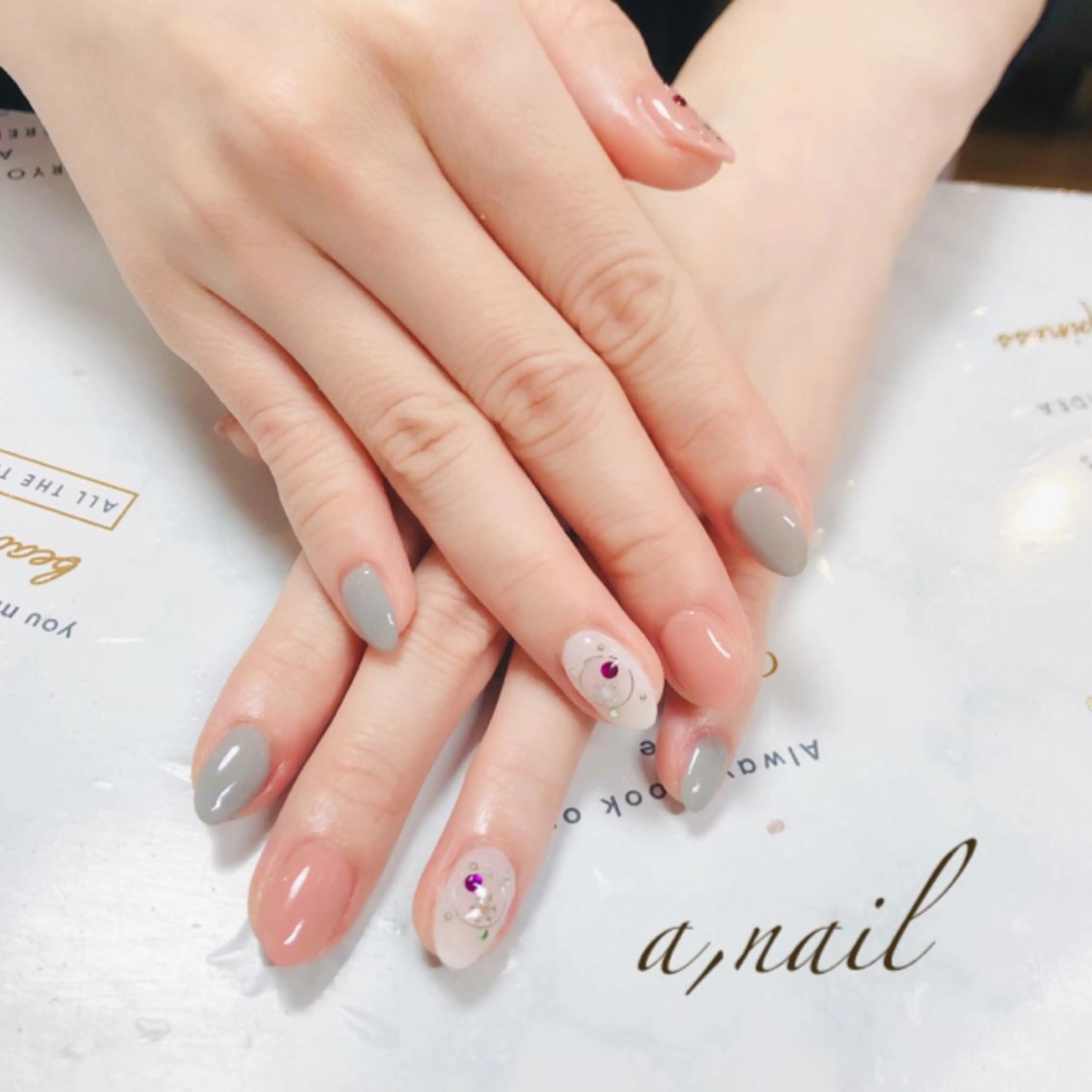 ネイル フットネイル ラメ(グリッター) ニュアンスネイル オフィスネイル ワンカラーネイル ハンドネイル ネイルサロン エーネイルのネイルデザイン