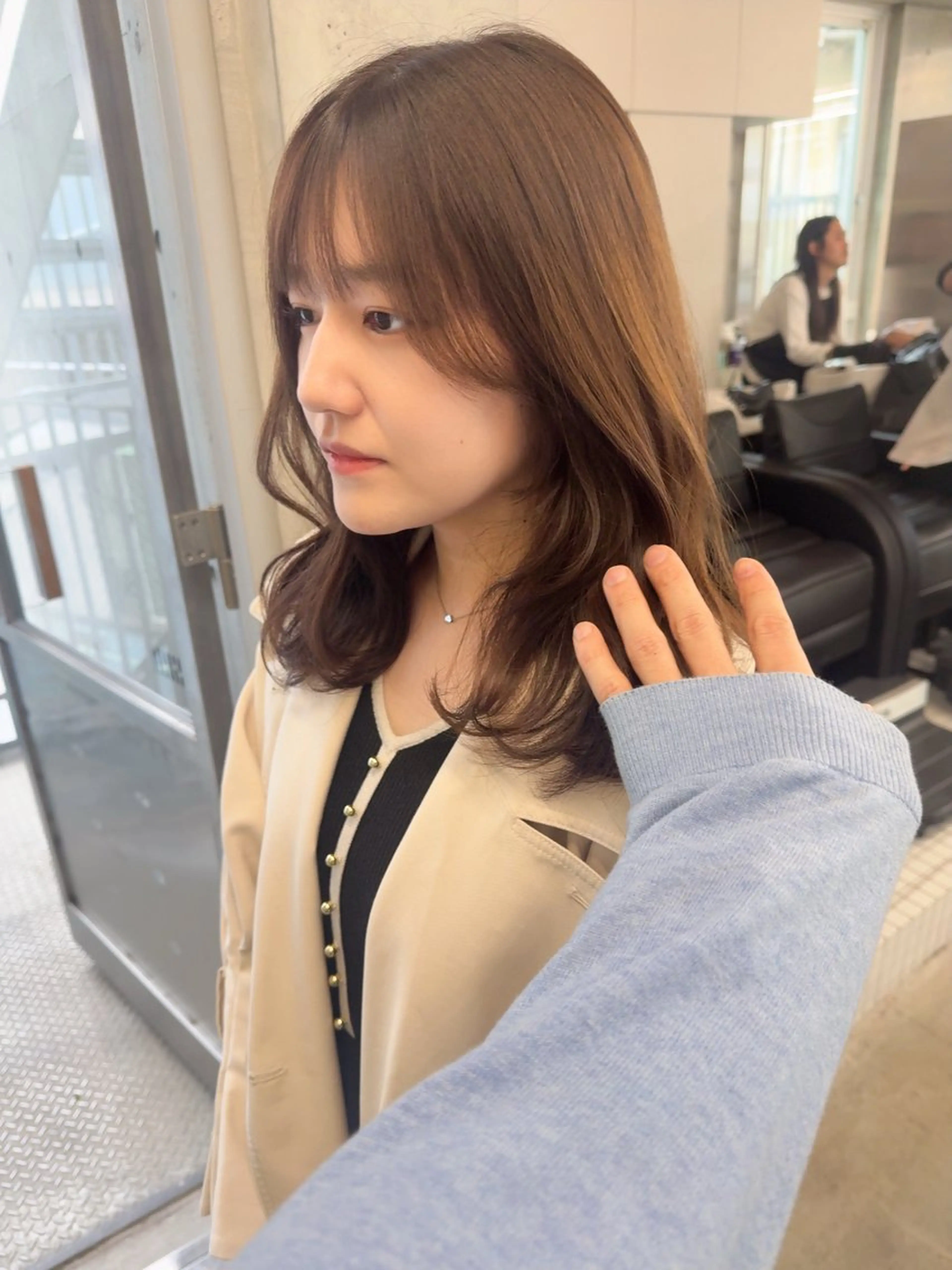 ロング カラー ロングレイヤー アッシュ ベージュカラー ブリーチ 透明感カラー カット ヘアカラー トリートメント 誰より丁寧なカット/ 小林輝/レイヤーのヘアスタイル