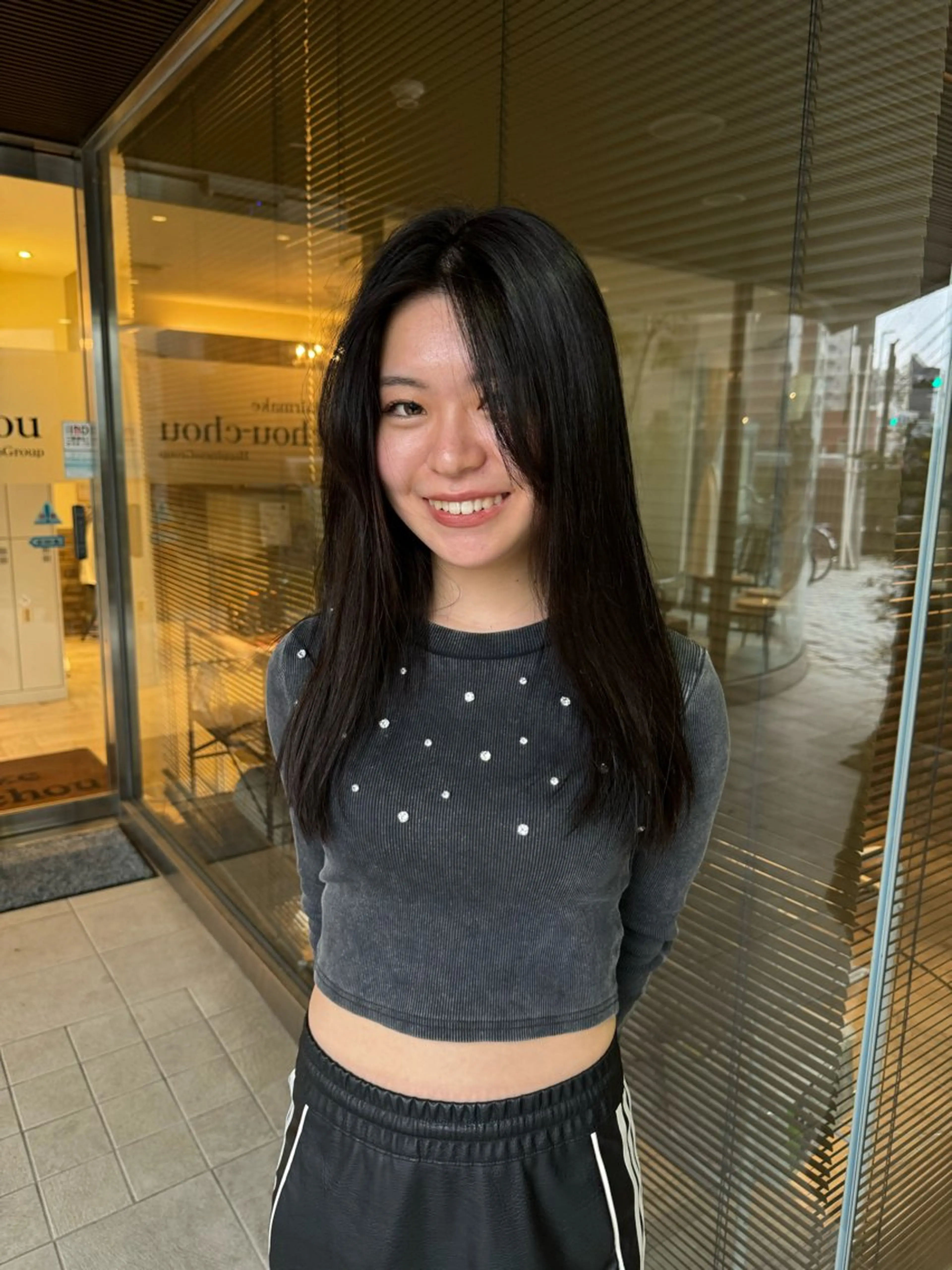 ロング 西山 瑞希のヘアスタイル