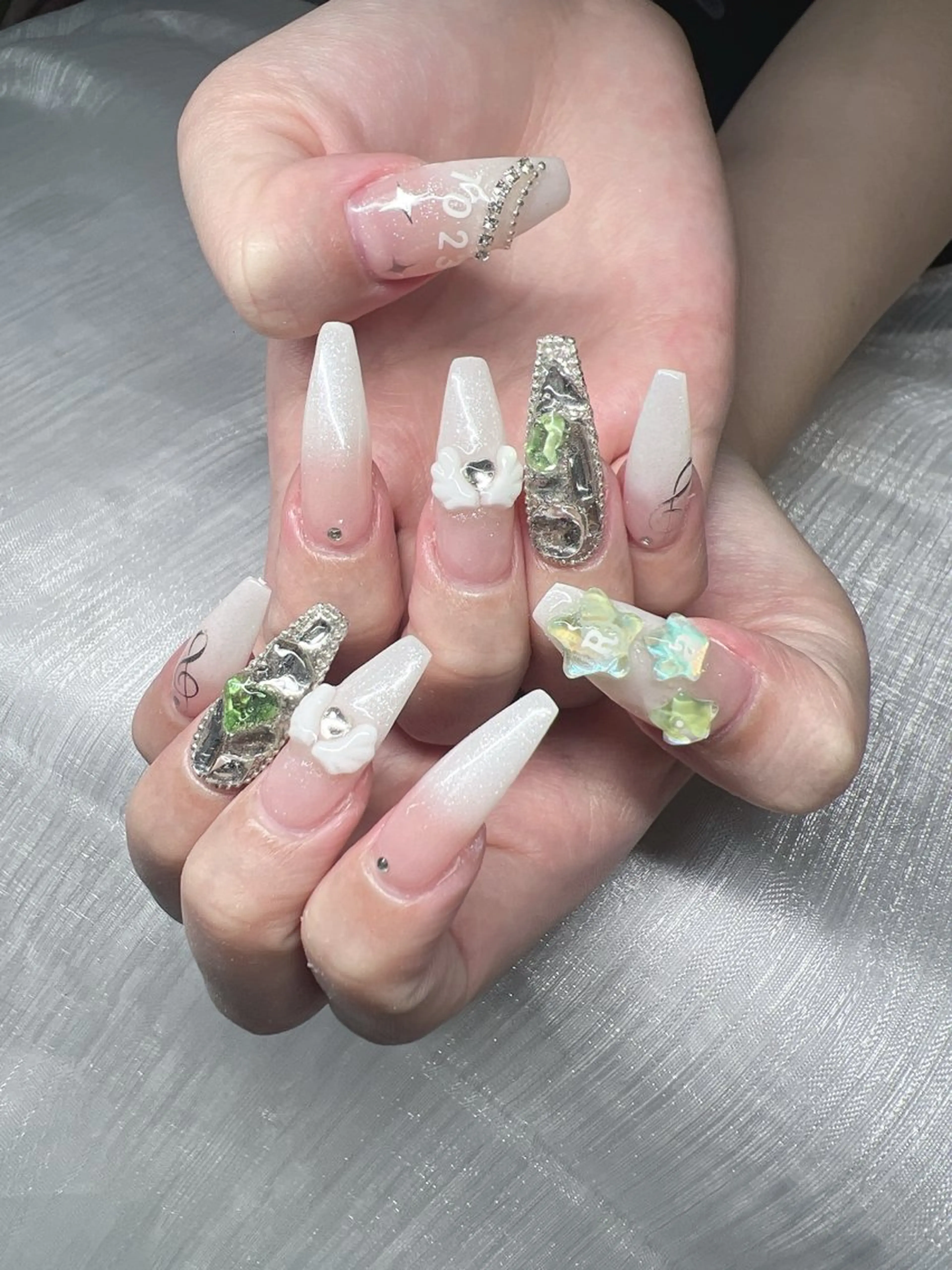 ネイル 長さ出し グラデーション 卒業式 キラキラネイル マグネットネイル ハンドネイル Lee Nailsのネイルデザイン