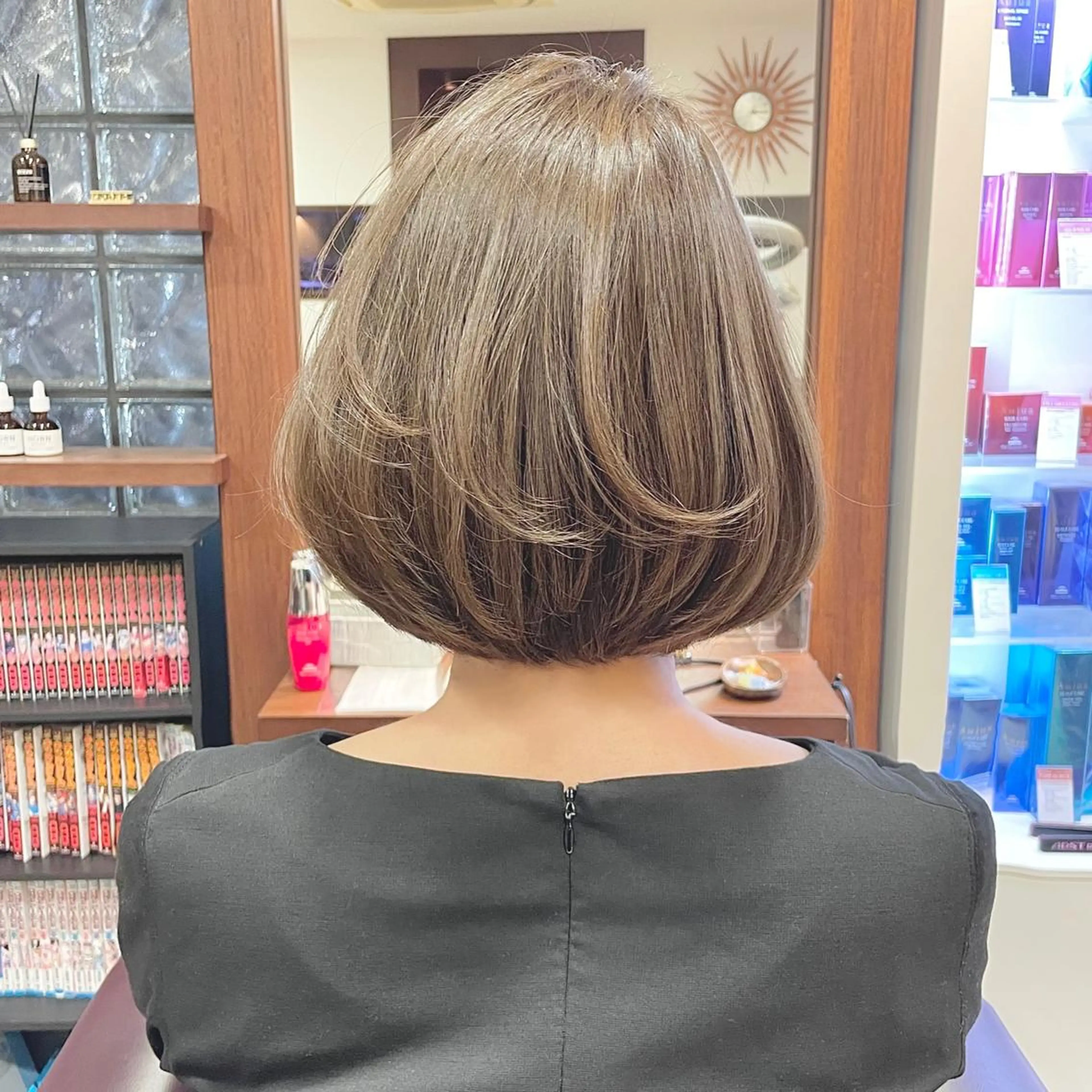 ミディアム カラー ヘアアレンジ キッズ ワンレンボブ 丸みショート ベージュカラー ブロンド イヤリングカラー カット ヘアカラー トリートメント さわ きょうすけ/ ボブ髪質改善ショートのヘアスタイル