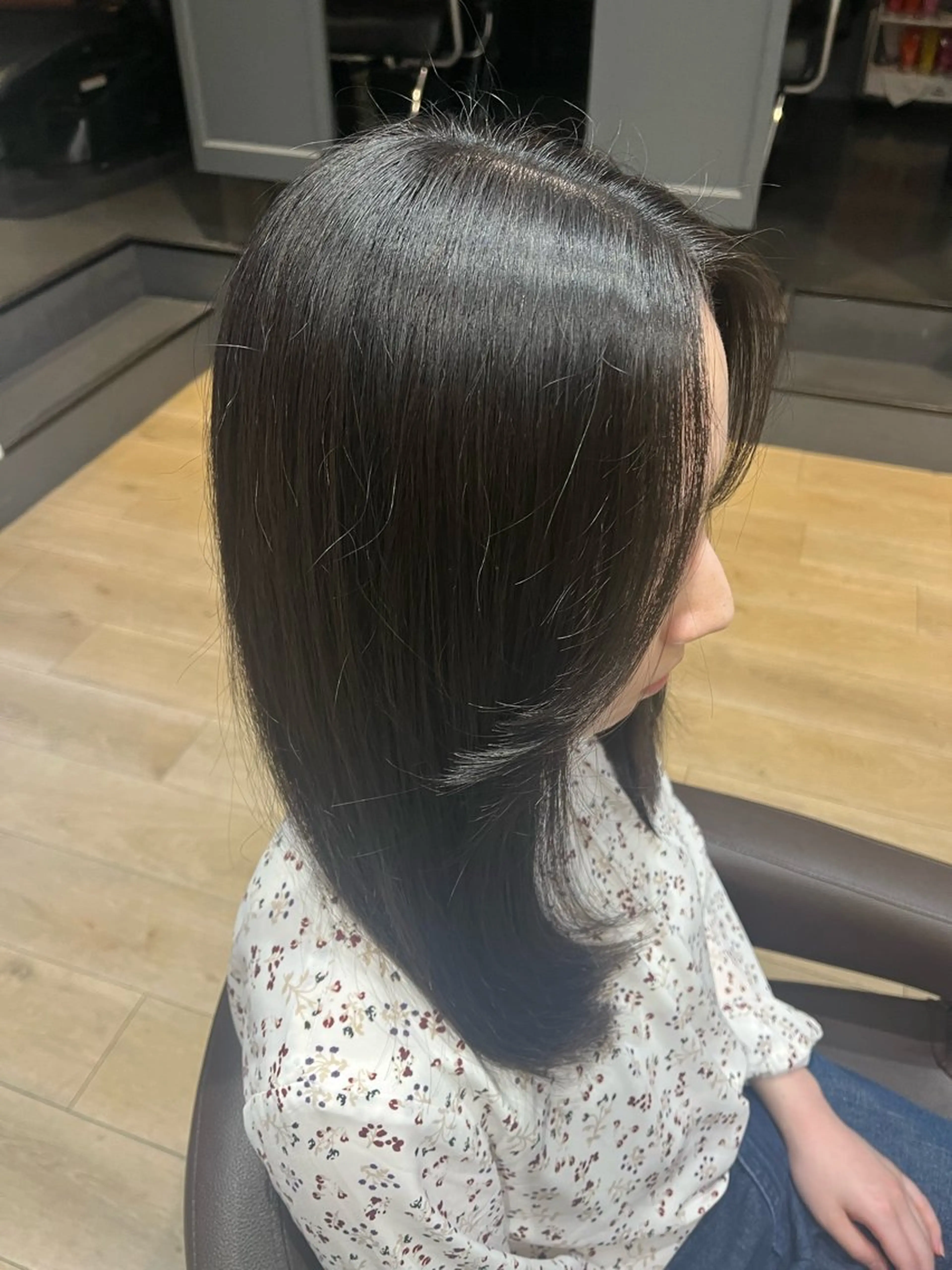 セミロング レイヤーカット Chere 金剛店 髙木翌のヘアスタイル