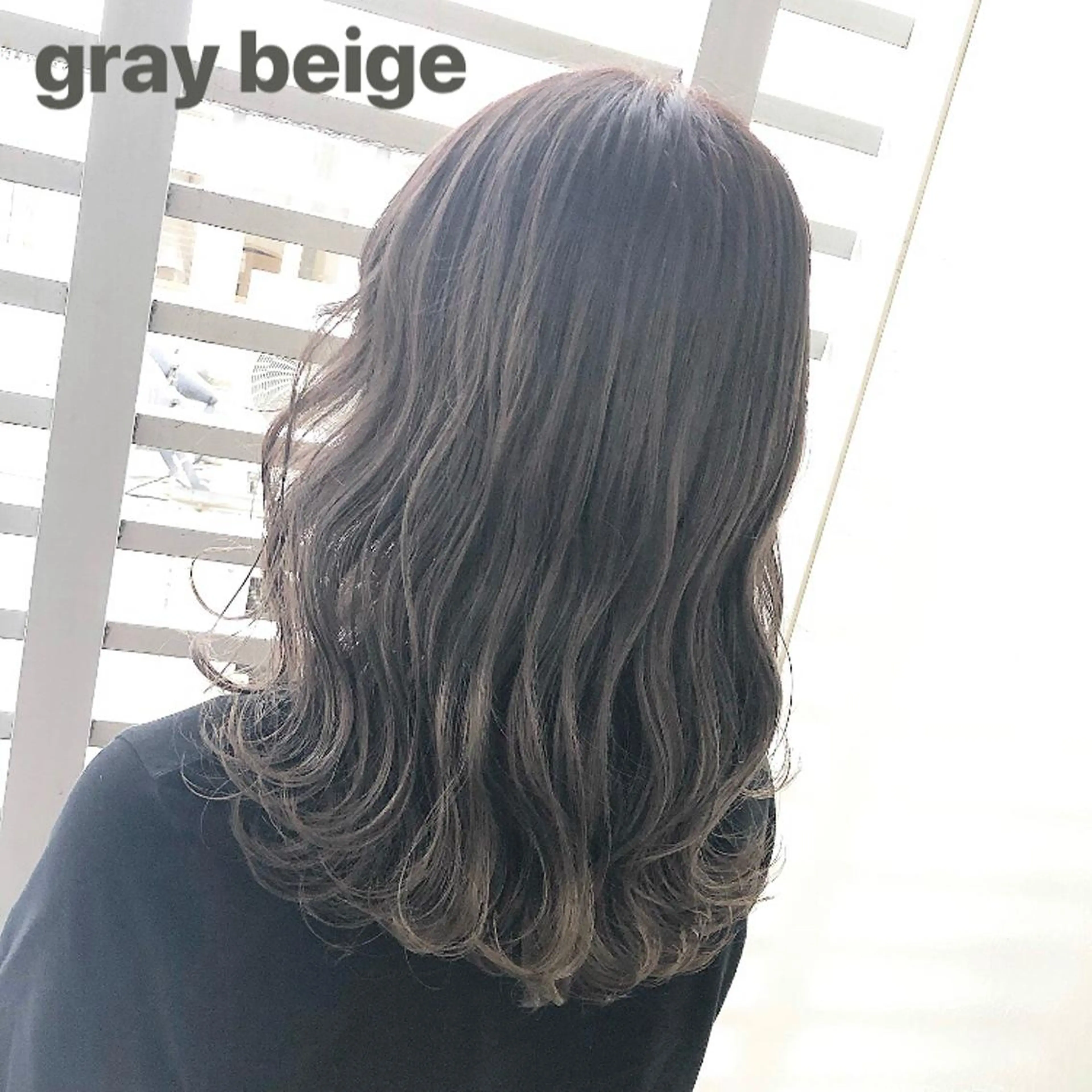 セミロング カラー 韓国🇰🇷レイヤー 映える顔周り🩷のヘアスタイル