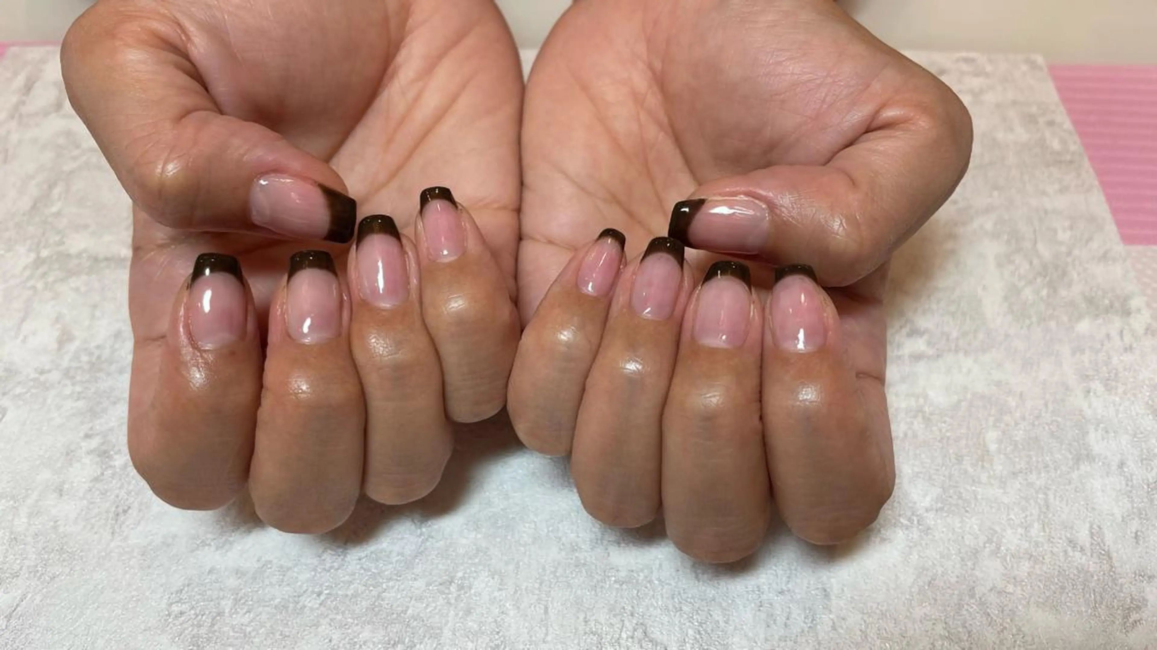 ネイル フレンチネイル CHOUETTE Shioriのネイルデザイン