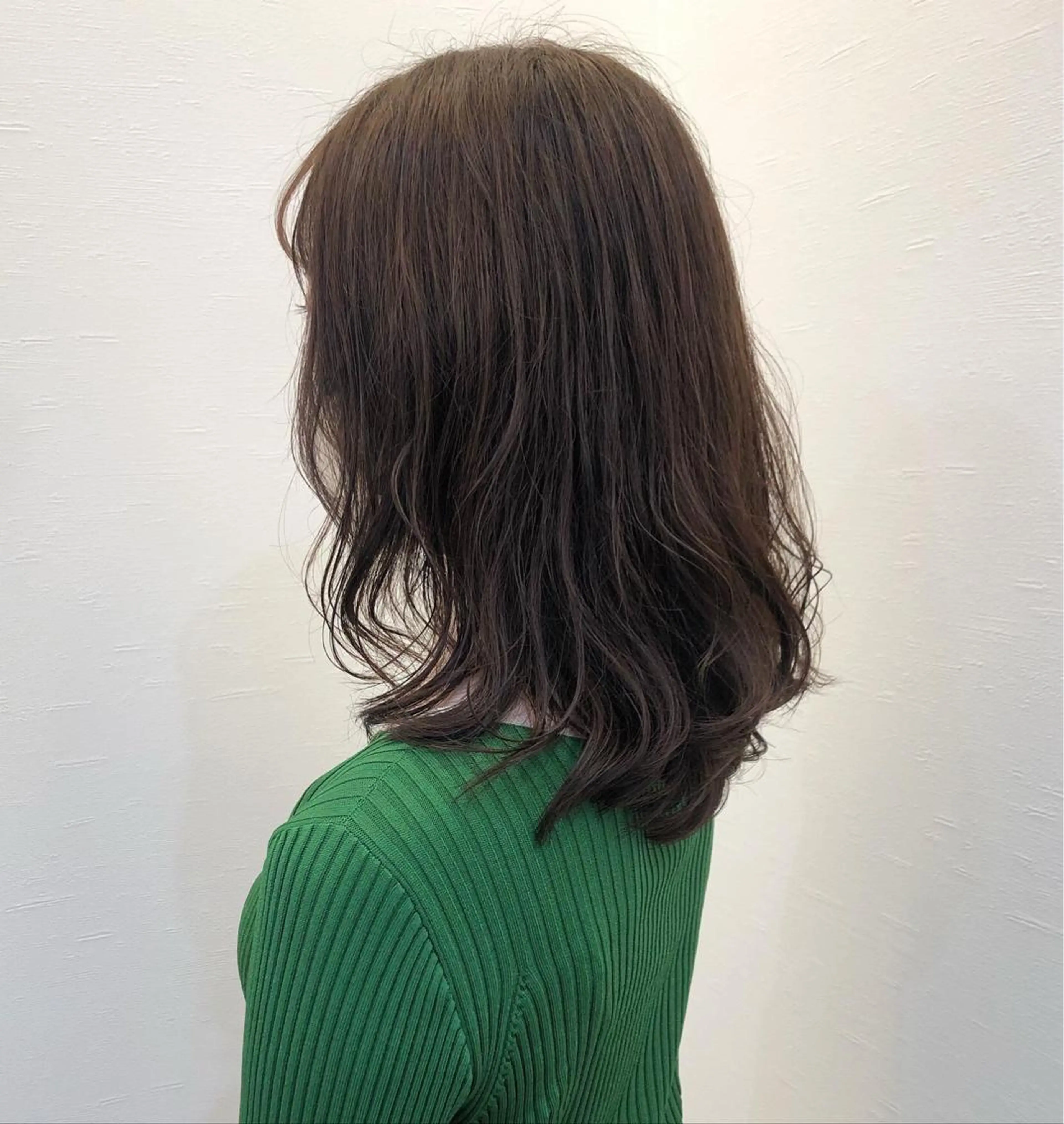 ミディアム ツノガイ エリのヘアスタイル