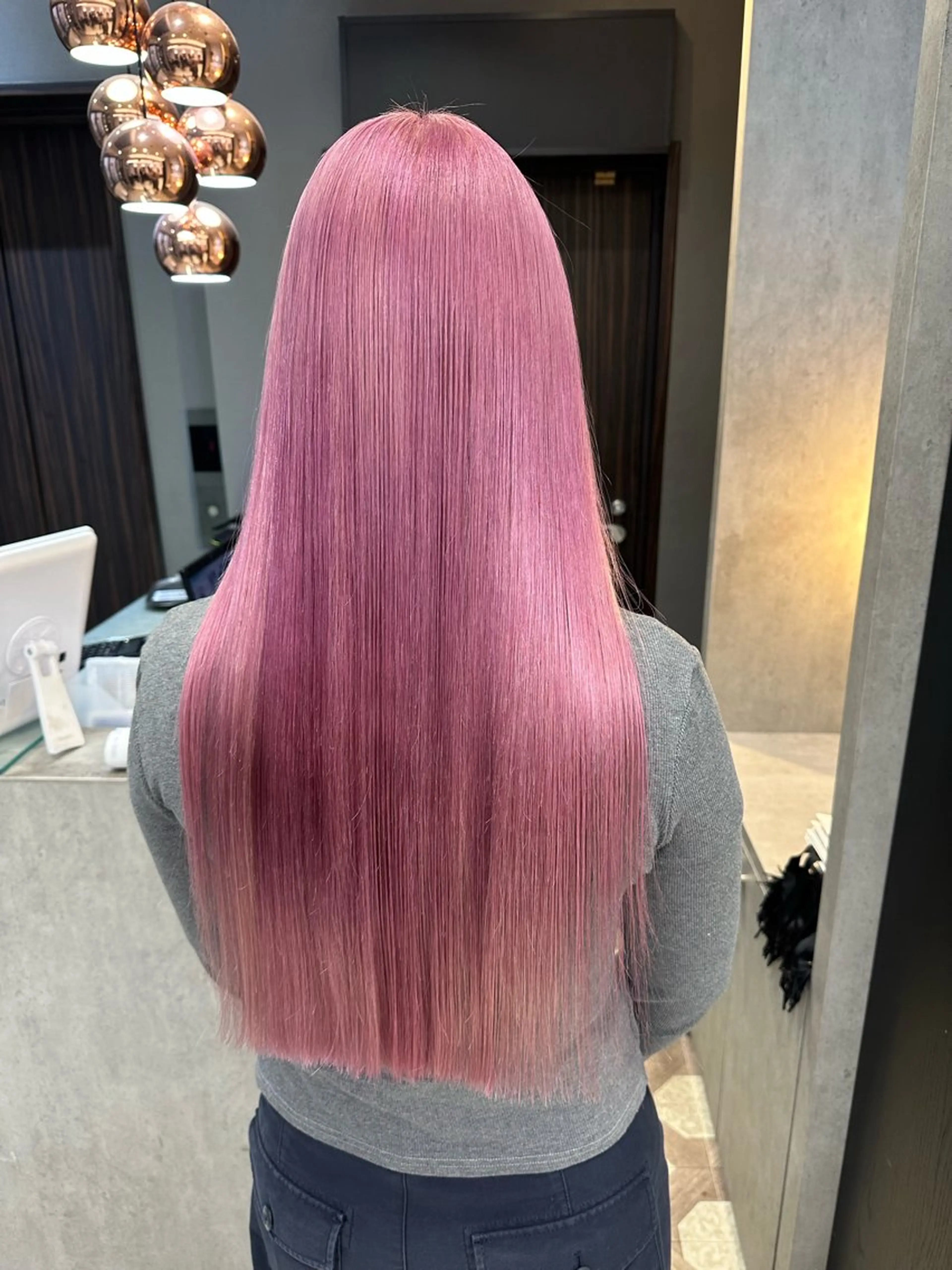 ロング カラー ベージュカラー ブリーチ ブラウンカラー 透明感カラー ピンクカラー ヘアカラー AYAKASA 暖色カラー/レイヤーのヘアスタイル