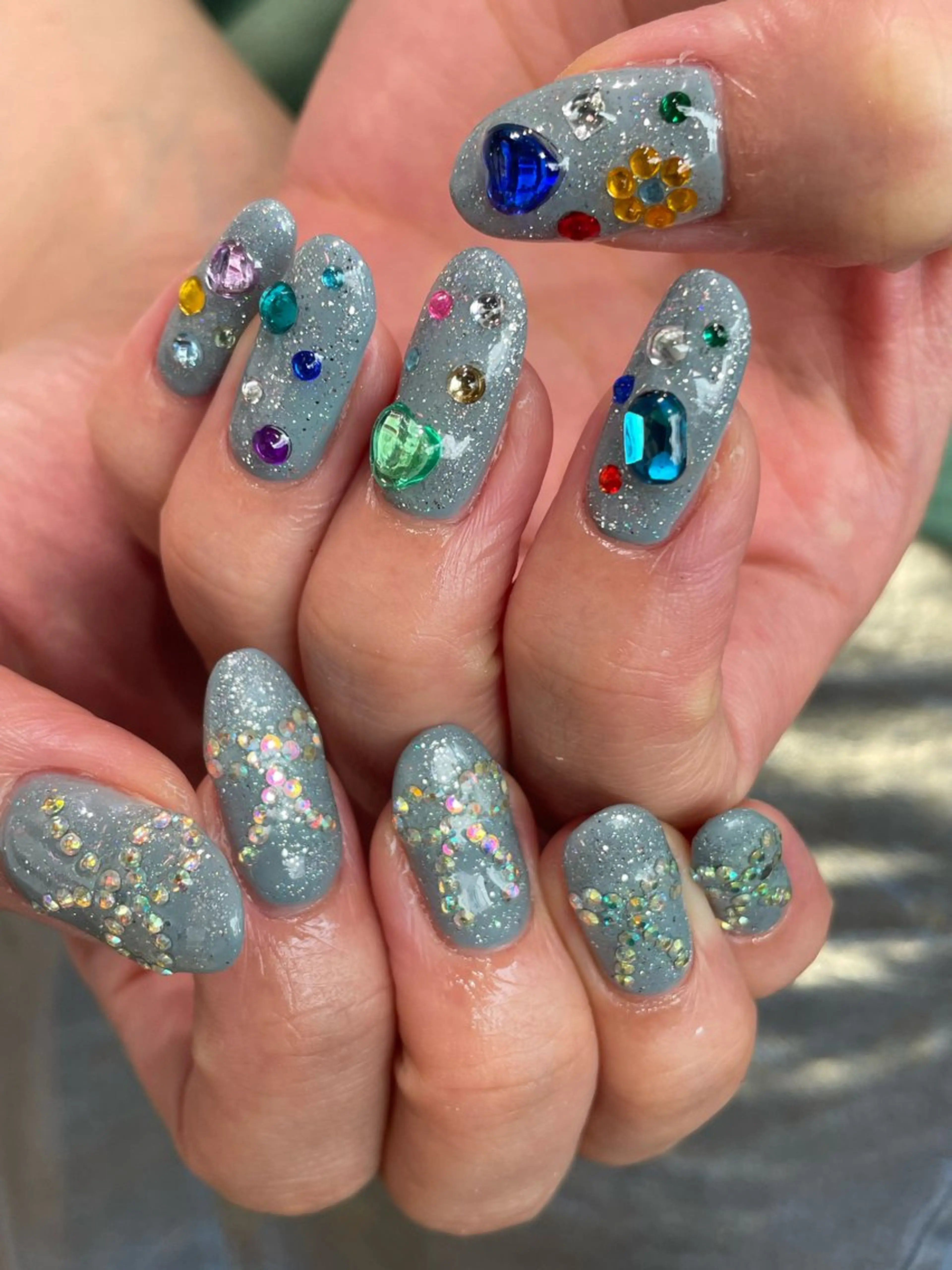 ネイル キラキラネイル ハンドネイル ナチュラル透明感🌱 小山美樹子のヘアスタイル