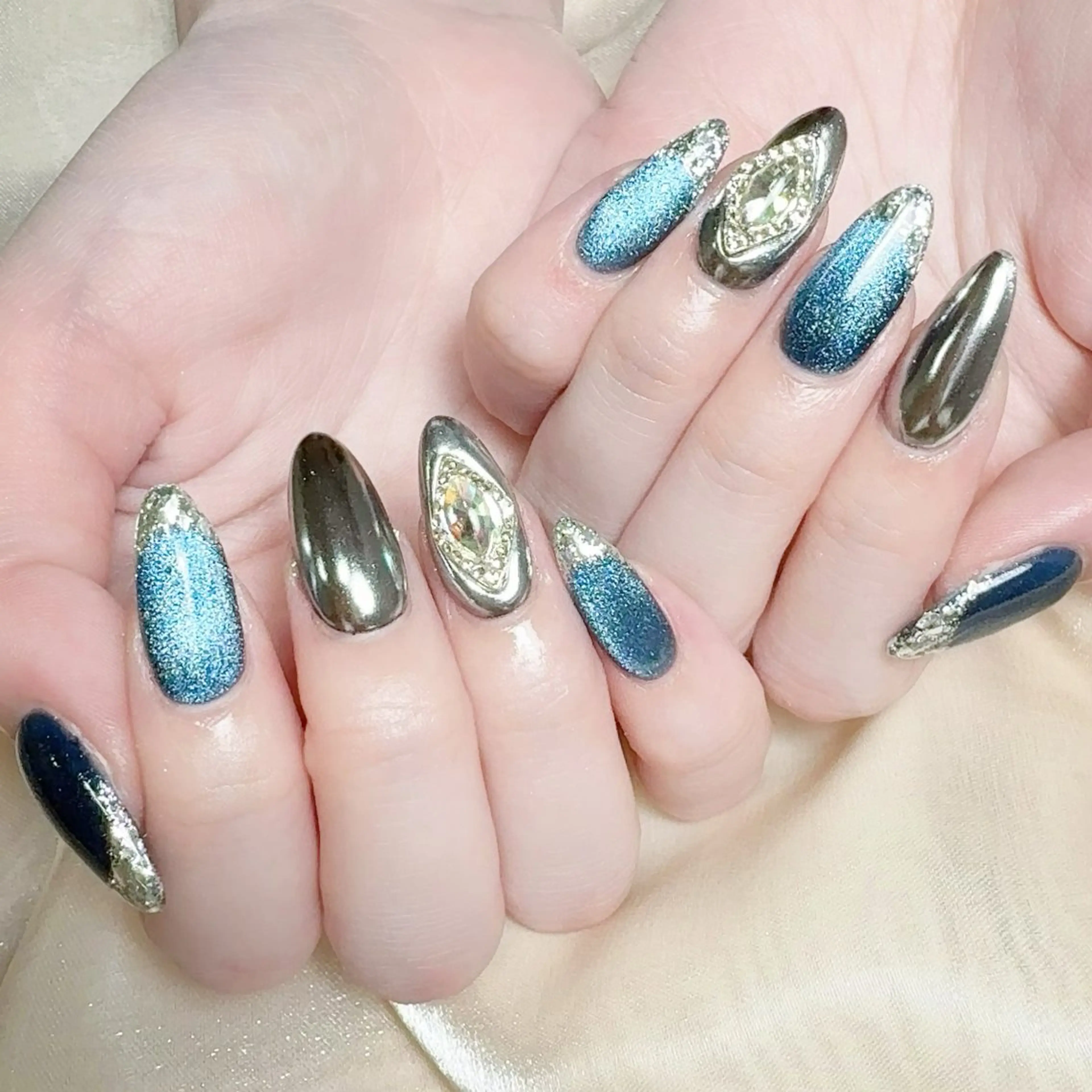 メンズ ネイル メンズ韓国風 アートネイル オーロラネイル ガーリー キラキラネイル Nail salon 木にいるのネイルデザイン