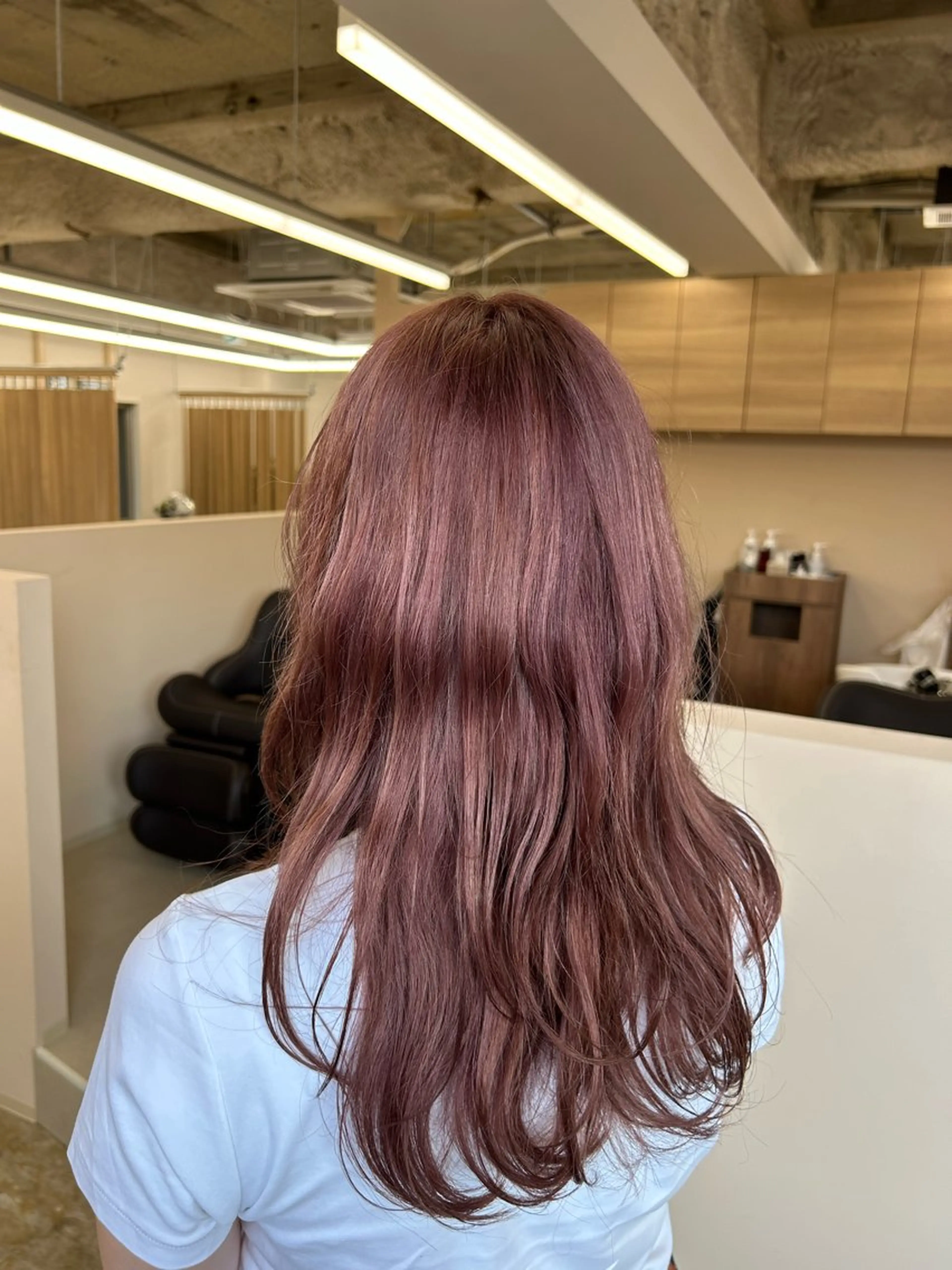 ロング カラー ベージュカラー ブリーチ ピンクカラー Nanaha /レイヤーカットのヘアスタイル