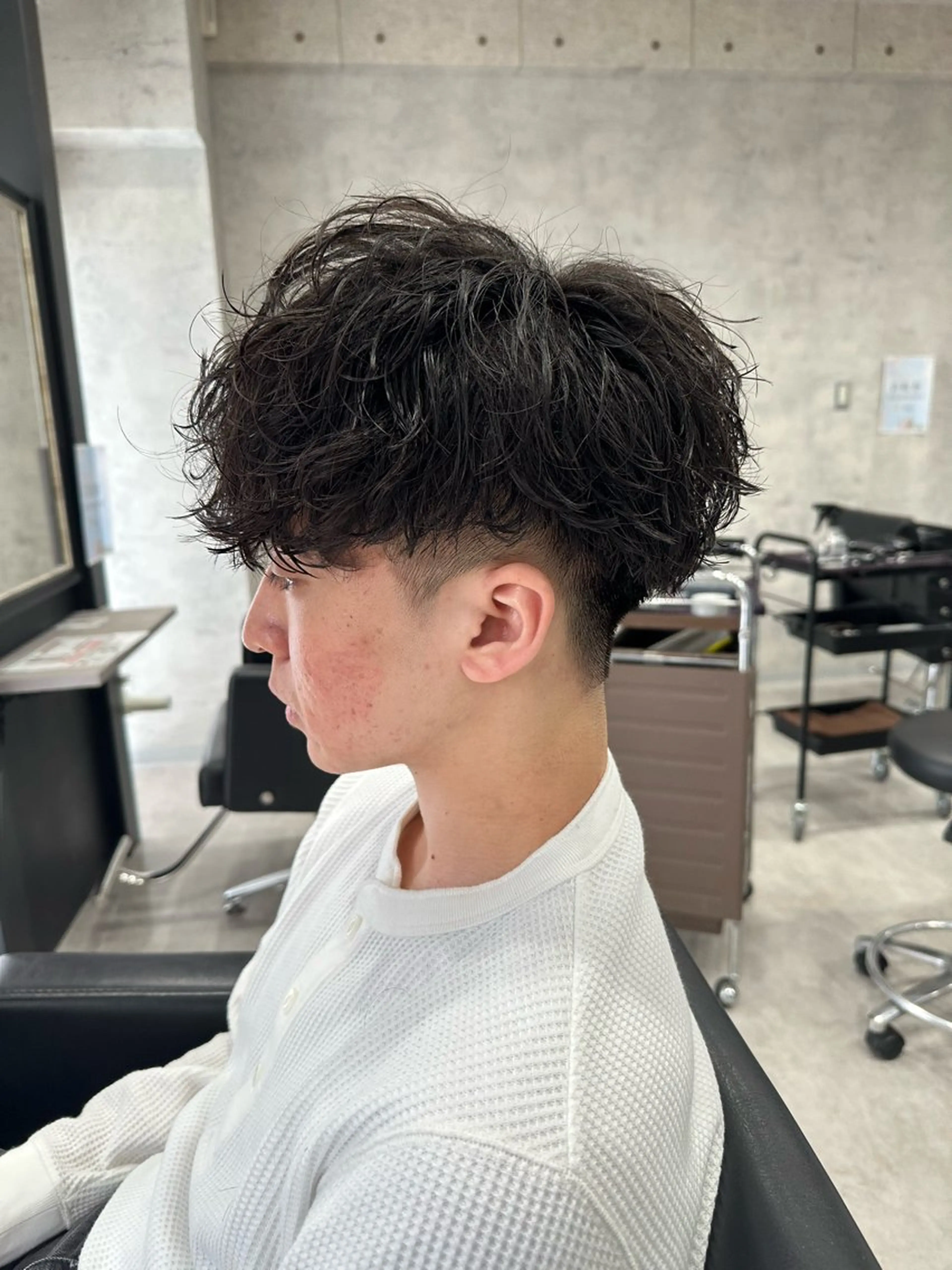 ショート パーマ メンズ メンズパーマ 刈り上げ 波巻きパーマ カット パーマ ユウ🪄 パーマ指名No1のヘアスタイル