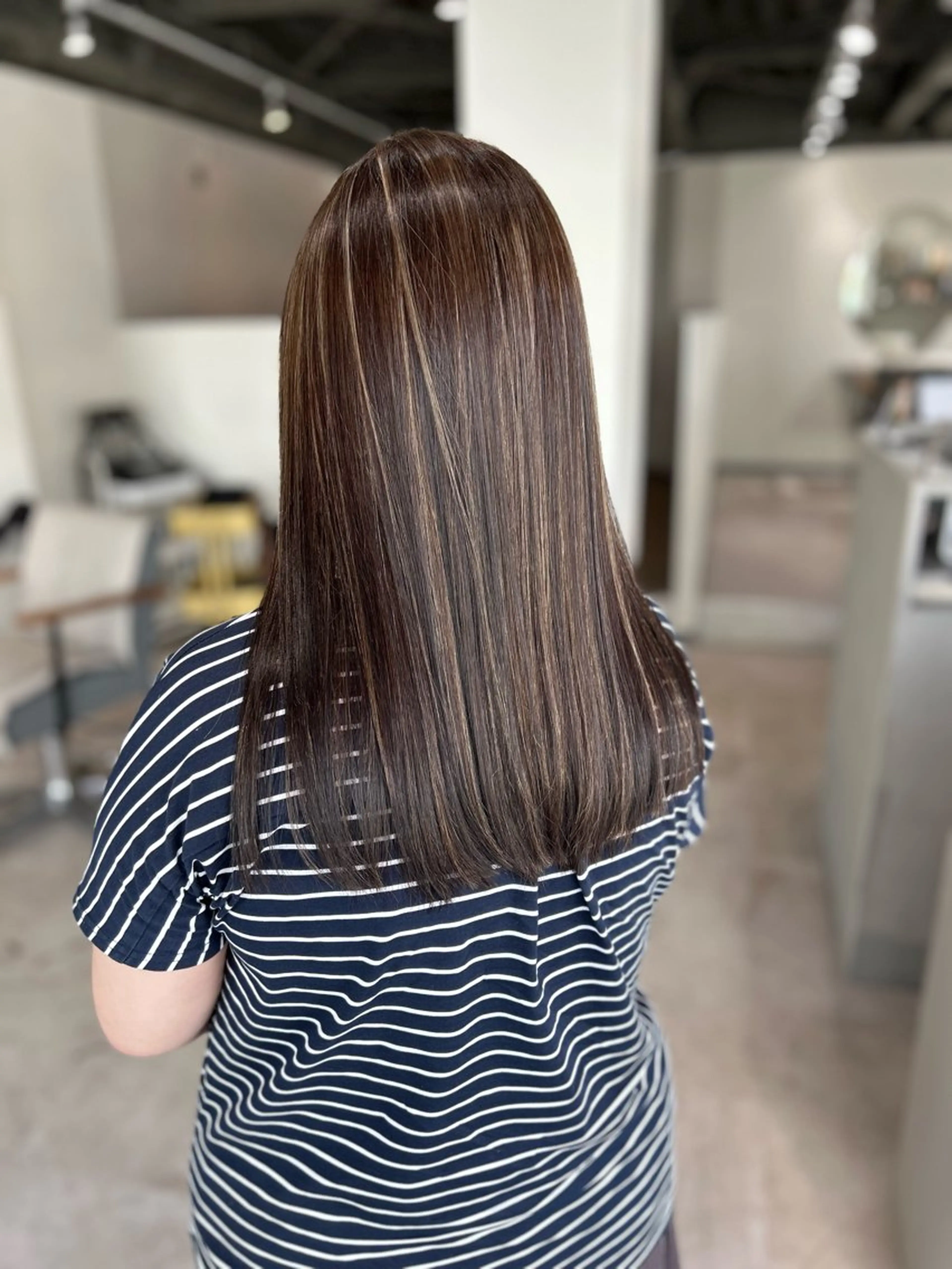 セミロング カラー 白髪ぼかしハイライト 柳川拓哉のヘアスタイル