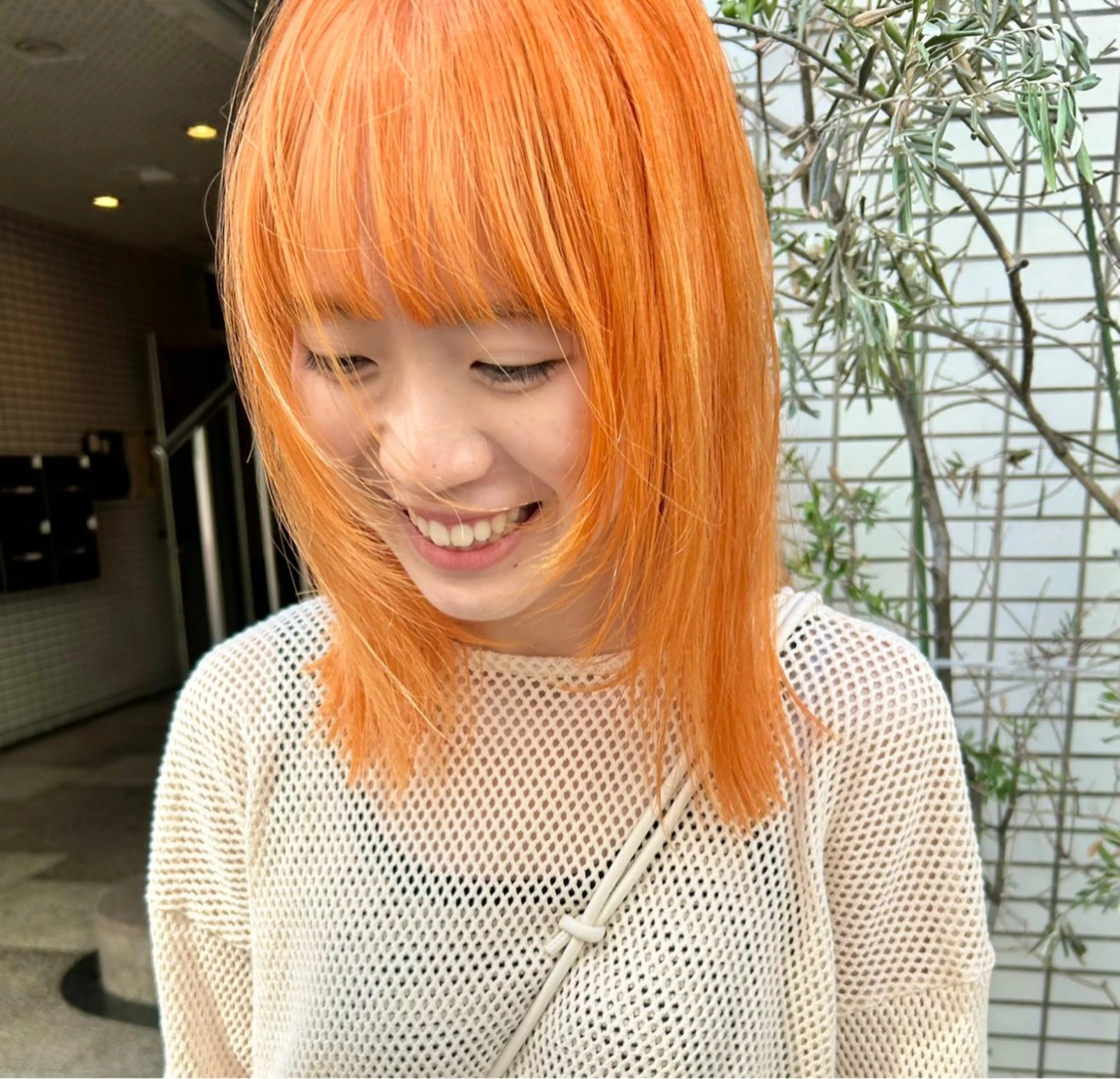 ミディアム カラー オレンジ レイヤーカット カット ヘアカラー トリートメント ハイトーン/ブリーチ 似合せカット/パーマのヘアスタイル