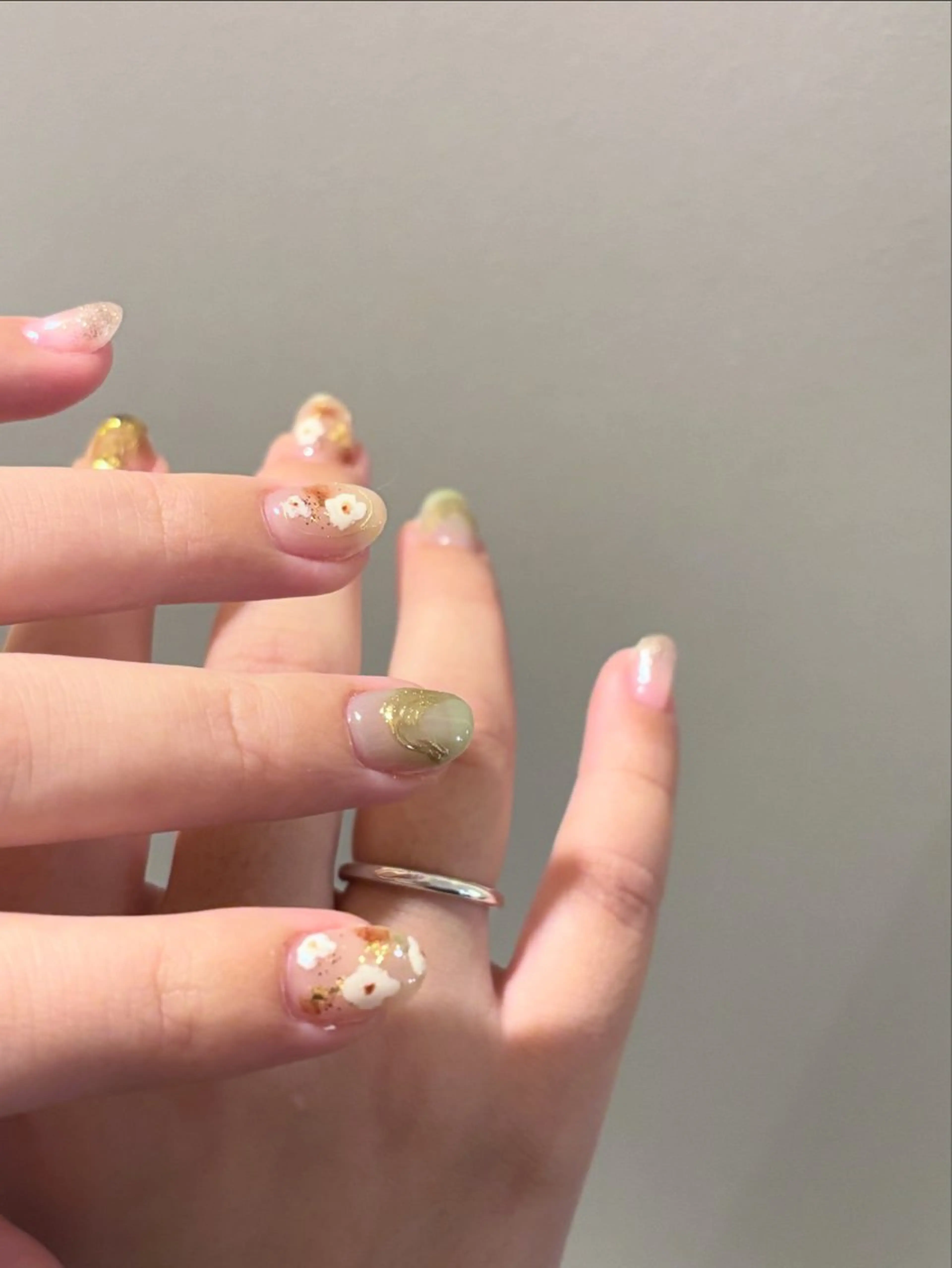 ネイル グリーン ピスタチオネイル ハンドネイル Elio 国泰寺のネイルデザイン