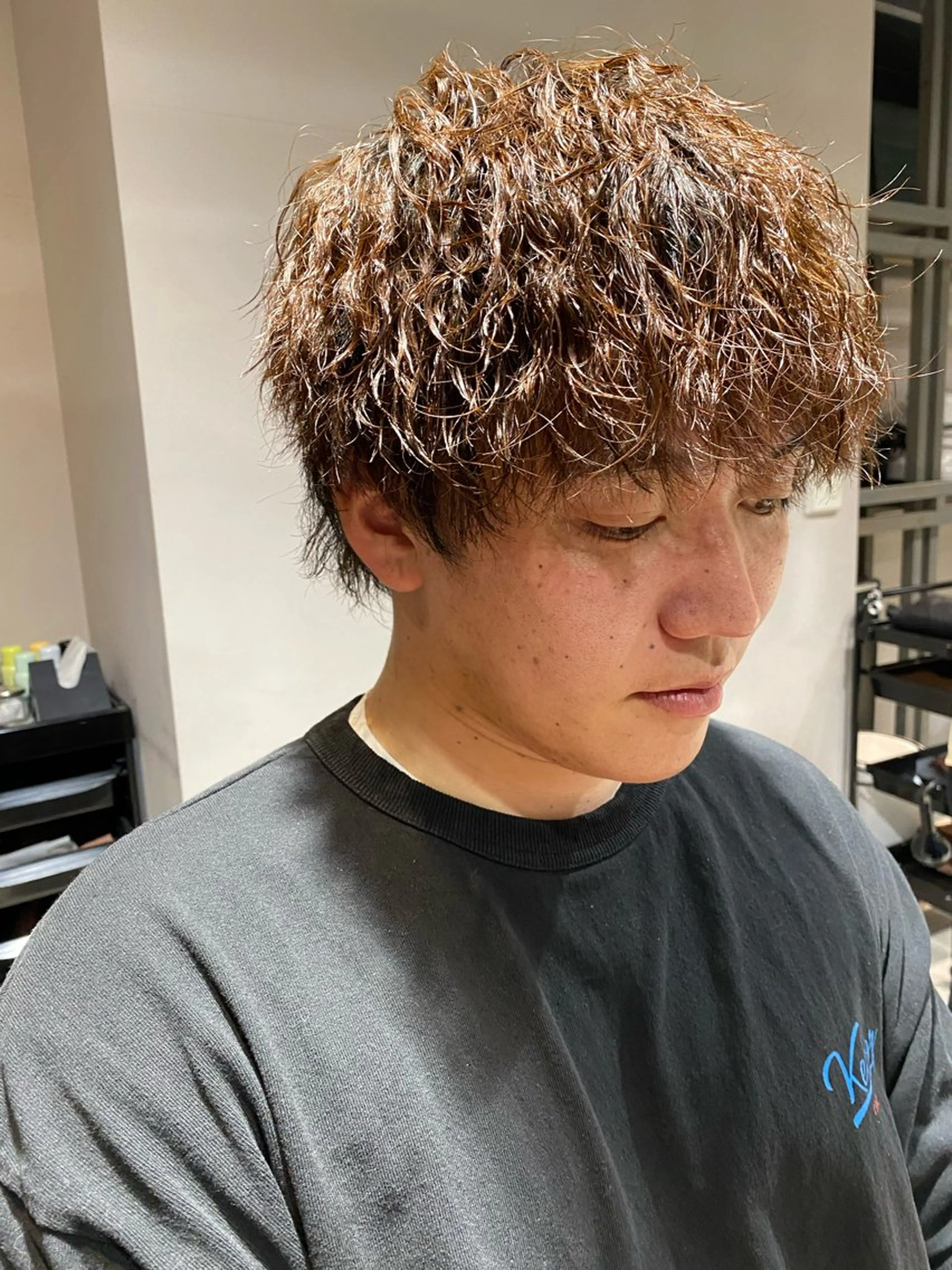 ミディアム パーマ メンズ カット パーマ トリートメント 似合う髪型が 分からない方へのヘアスタイル