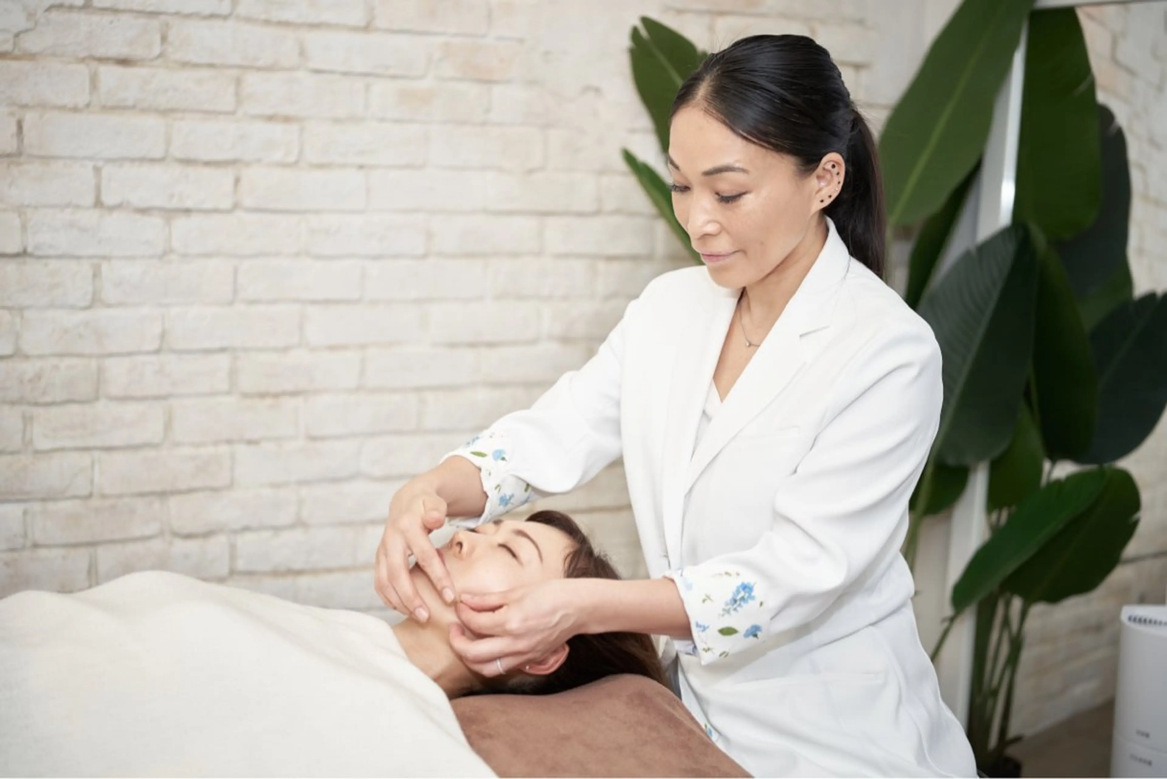 【初回限定】〈美容鍼〉通常15,000円⇨8,000円💆‍♀️✨💖 たるんだお顔爆上がり！小顔！マイナス5歳！の写真