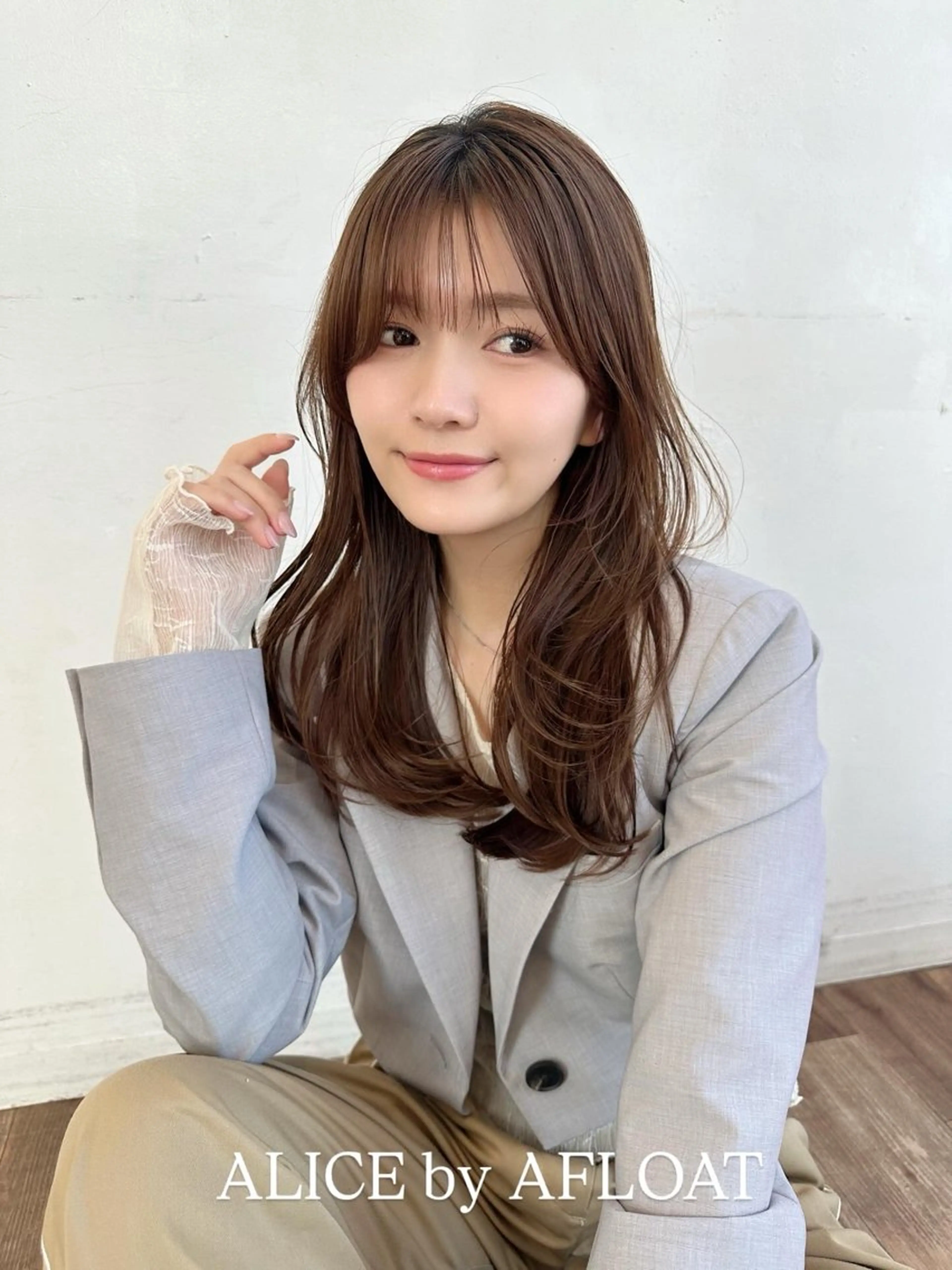 セミロング レイヤーカット 鎌倉 彩のヘアスタイル