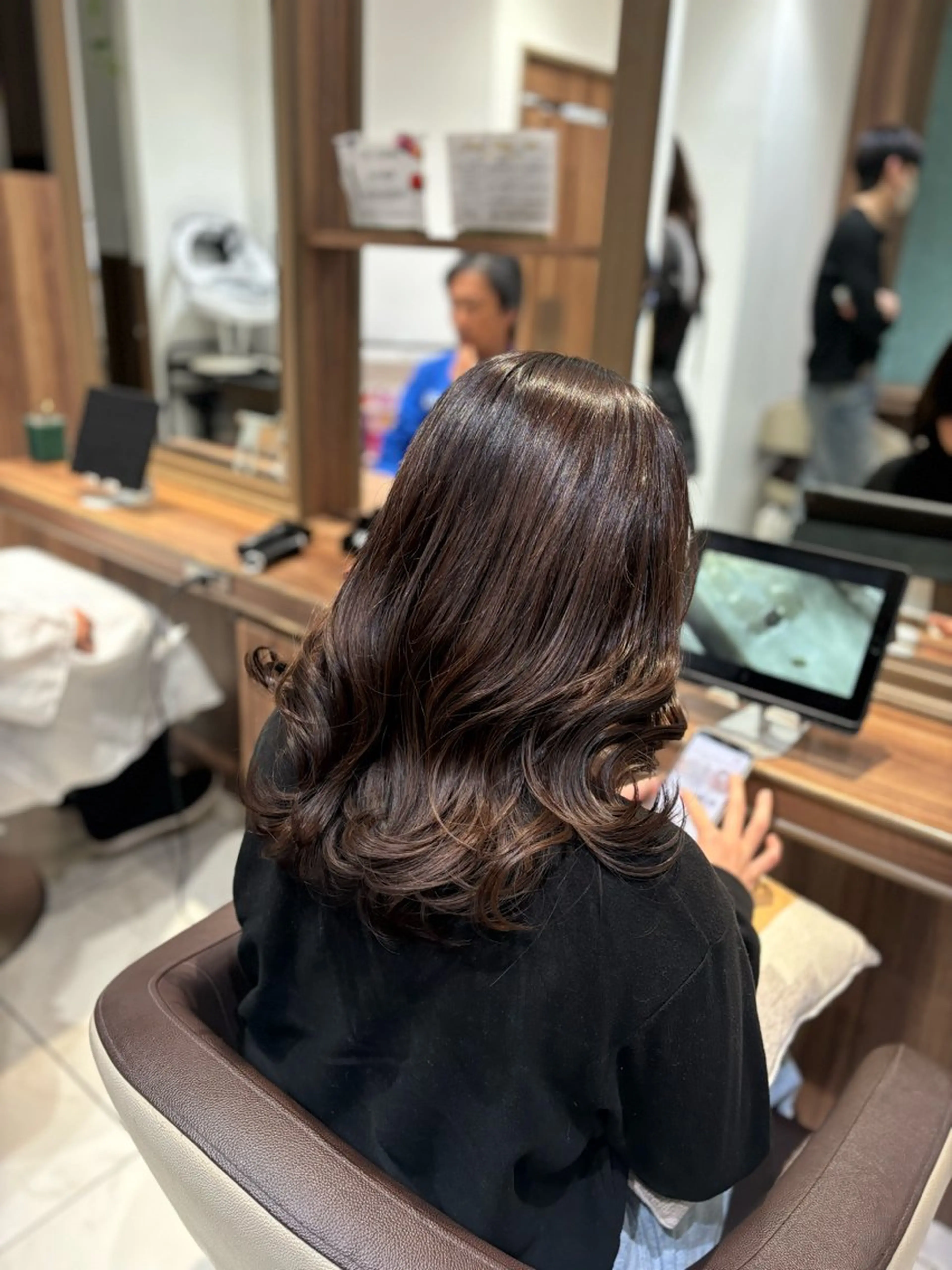 セミロング カラー ゆるふわパーマ🌸/ ハイトーン/あゆみのヘアスタイル