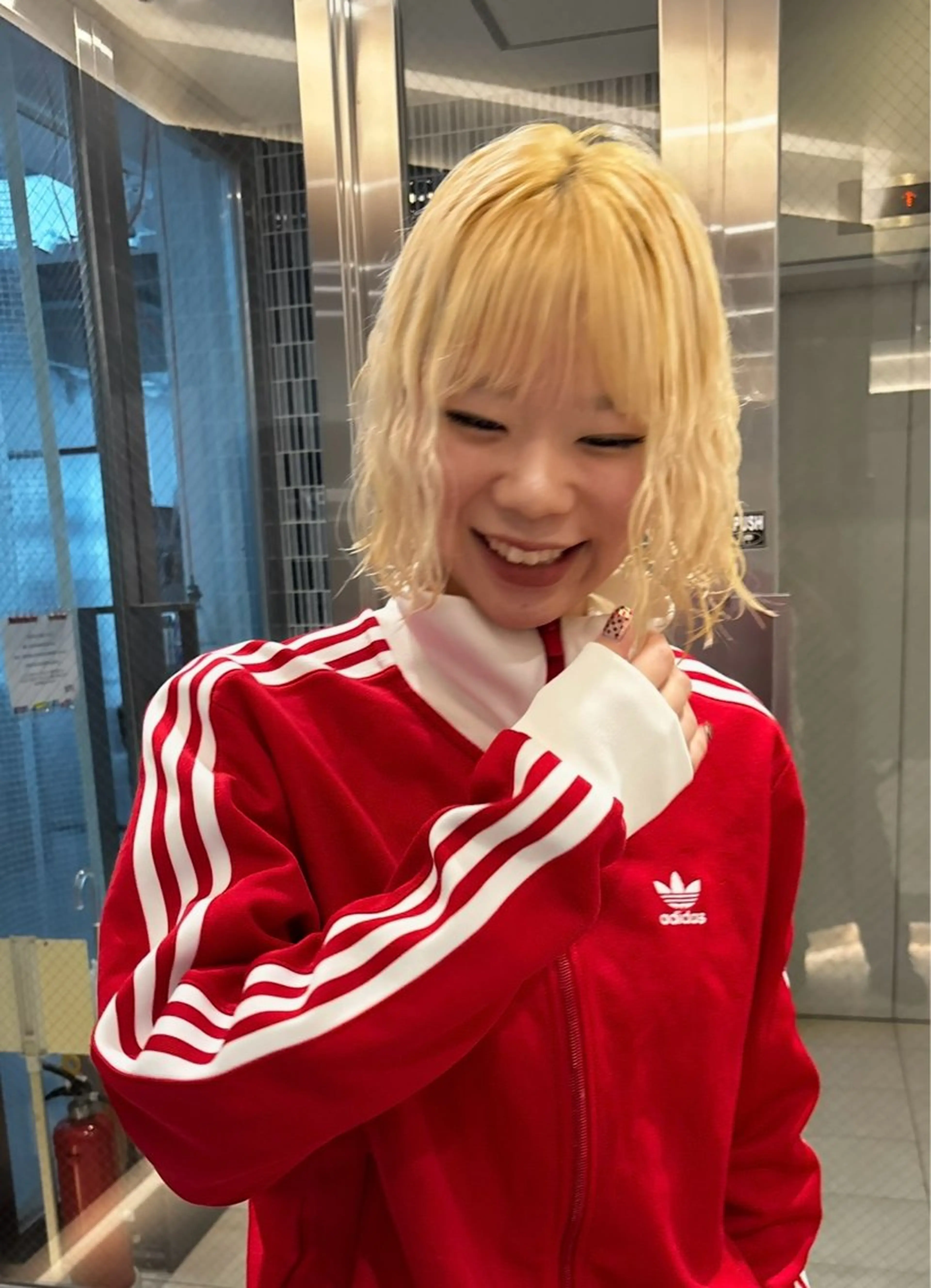 ショート トリートメント 響　インナーカラー イヤリングカラーのヘアスタイル