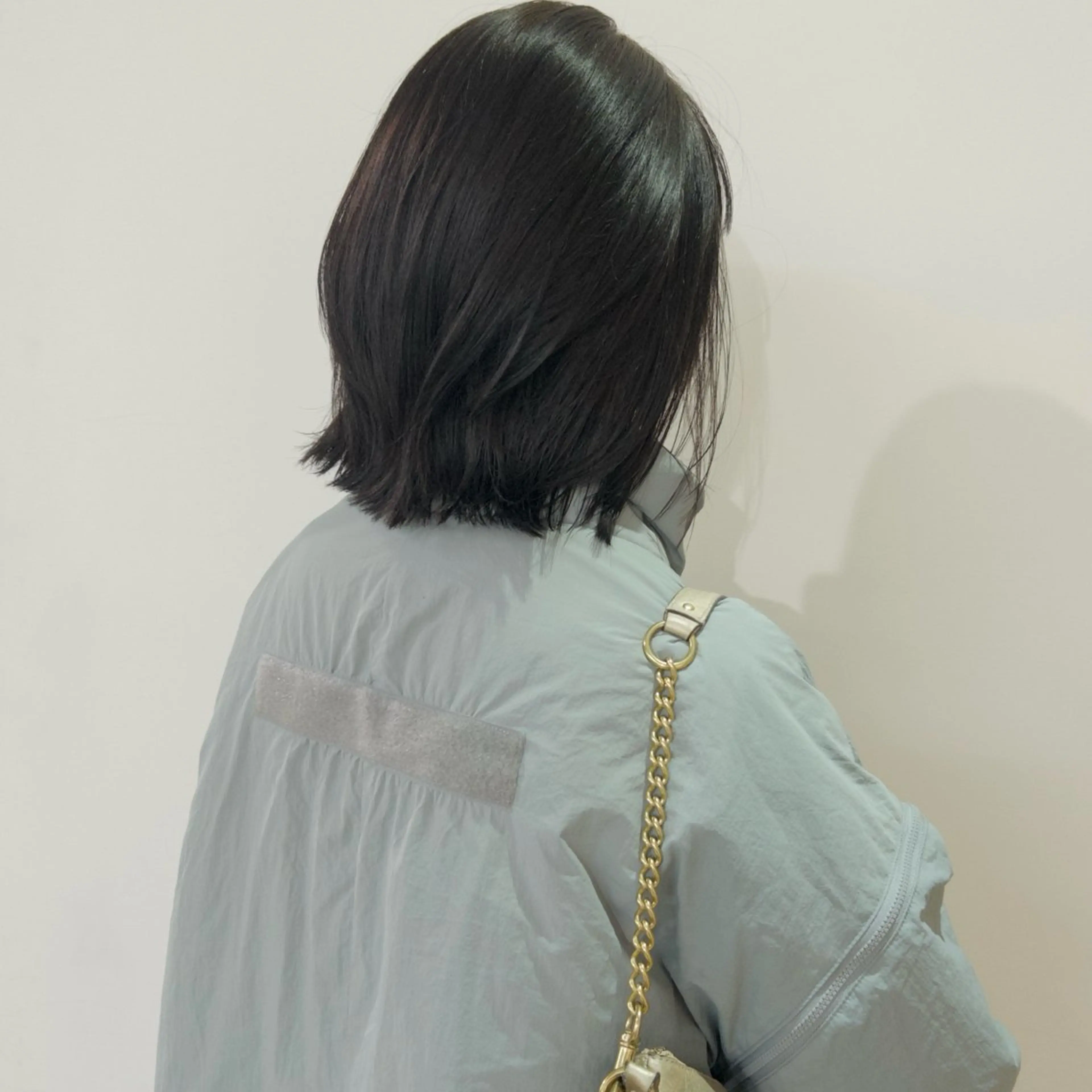 ミディアム ボブ 顔まわりレイヤー 顔周りカット 伸ばしかけ レイヤーカット カット トリートメント nonoka オリーブ/レイヤーのヘアスタイル