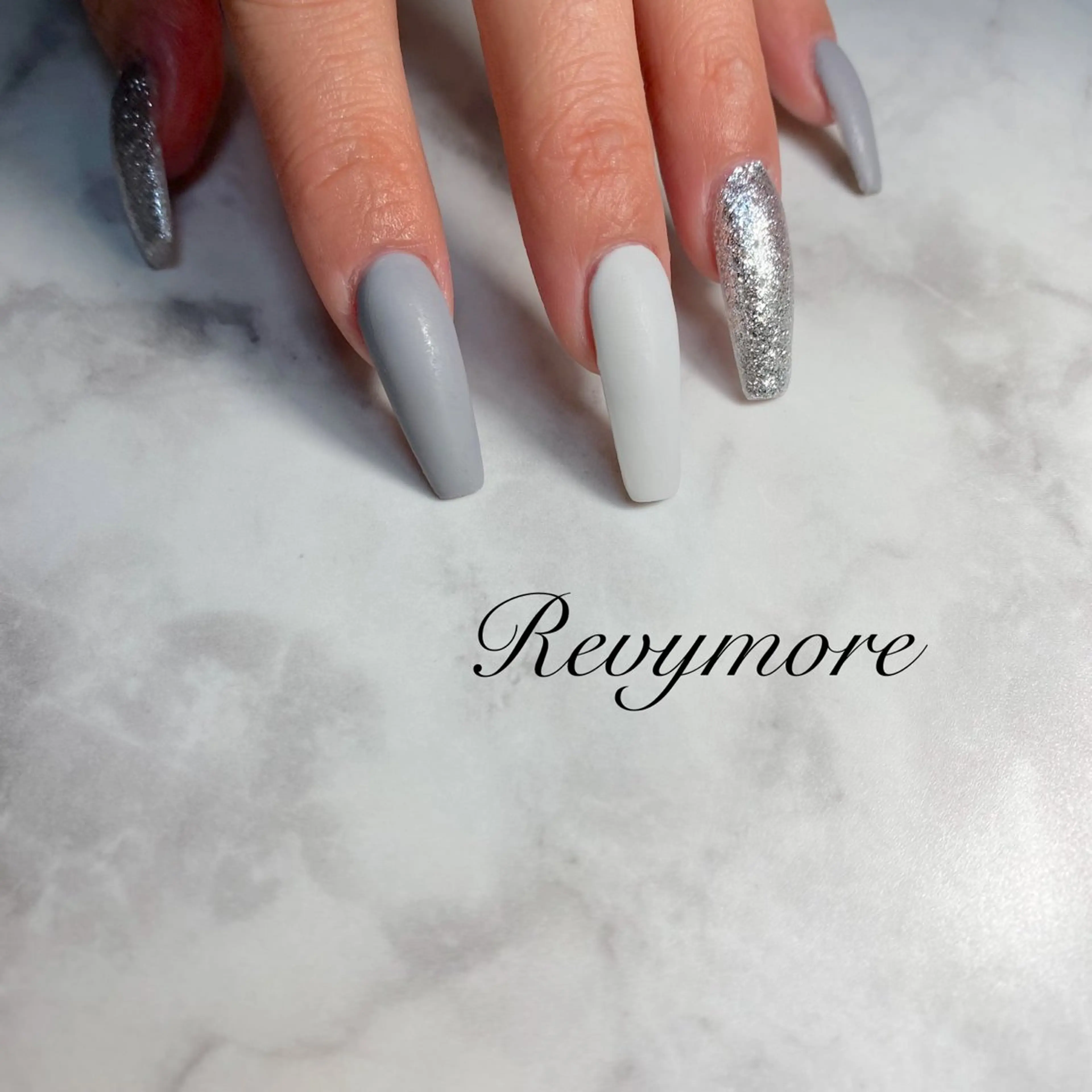 ネイル ジェルネイル キラキラネイル 韓国ネイル ラメ(グリッター) マットネイル nail salon Revymoreのネイルデザイン