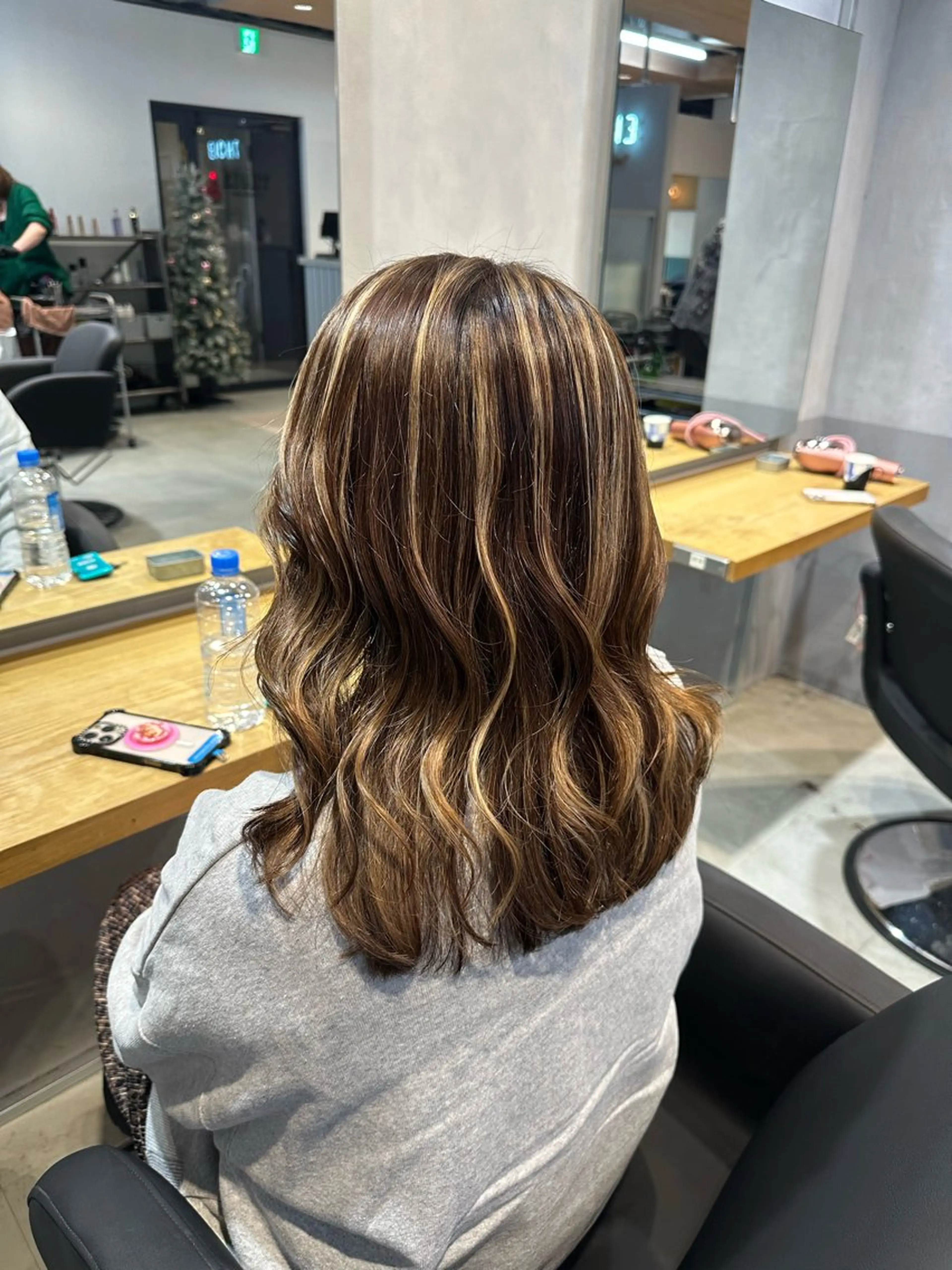 ミディアム カラー ヘアカラー トリートメント 🌟ハイライト/ハイ トーン🌟MIKIのヘアスタイル